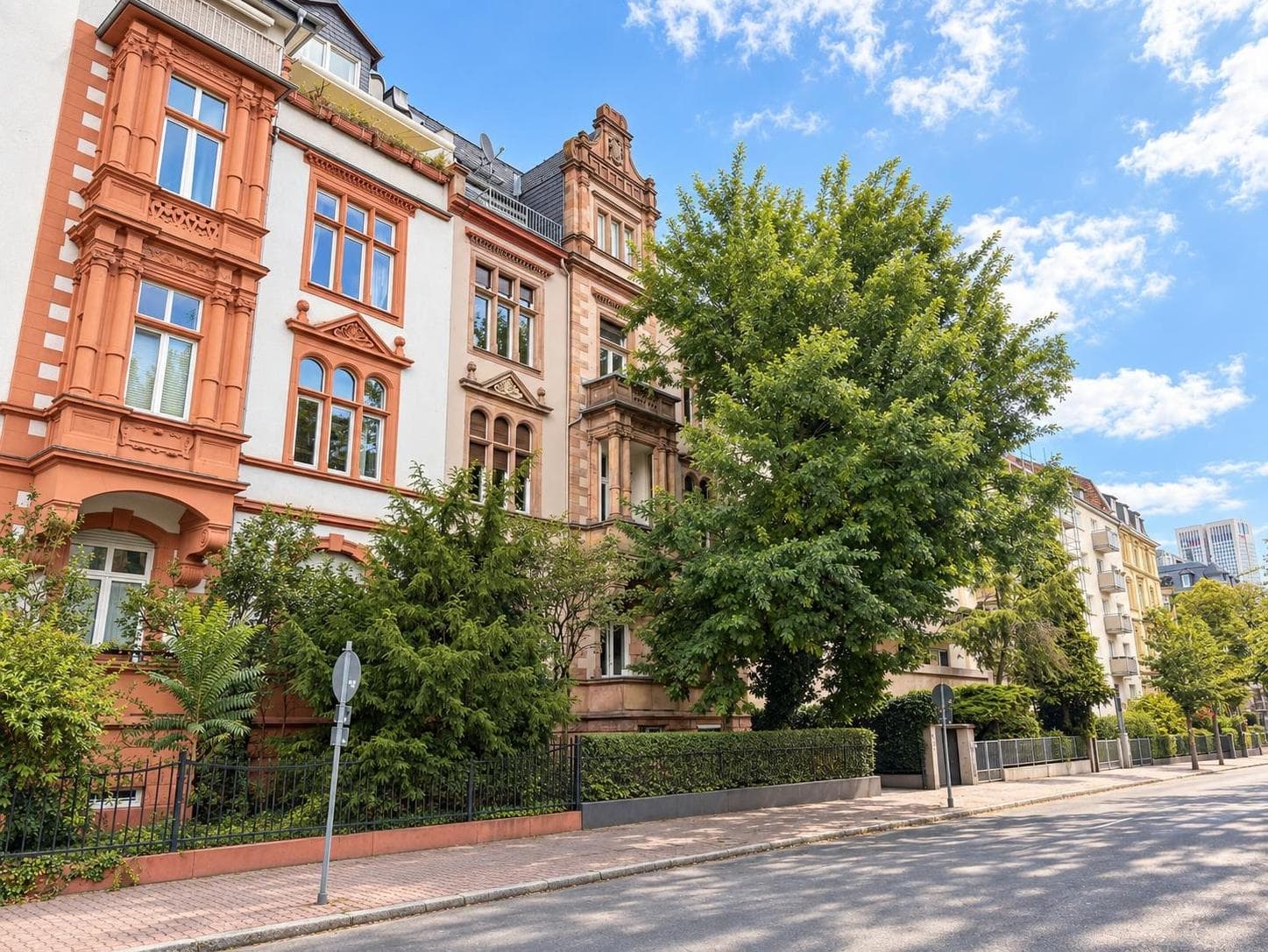 Repräsentative Beletage im Westend – Altbaucharme mit besonderer Ausstrahlung – 5 Zimmer und 4 Meter Deckenhöhe in der Westendstraße