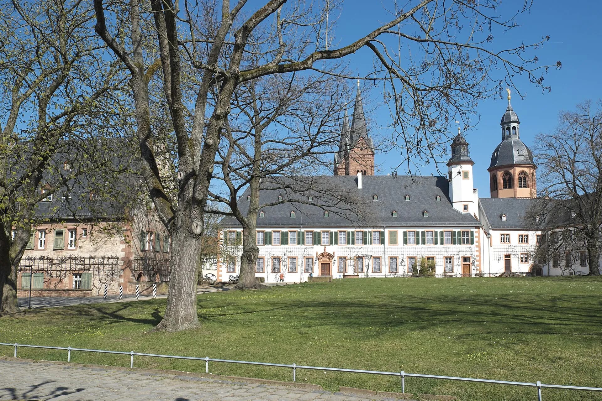 Abtei Seligenstadt von der Parkseite