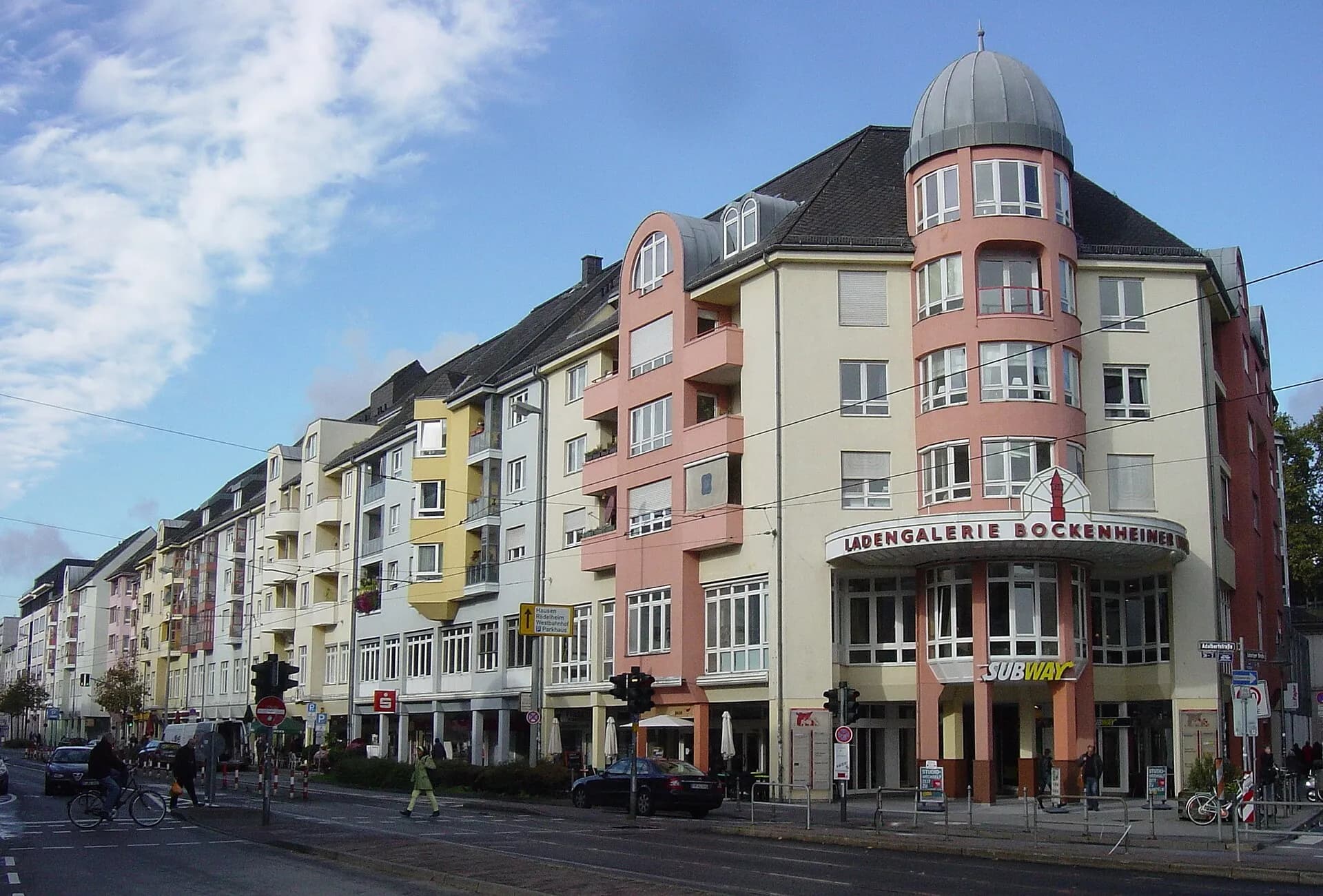 Straßenzeile an der Adalbertstraße in Frankfurt Bockenheim