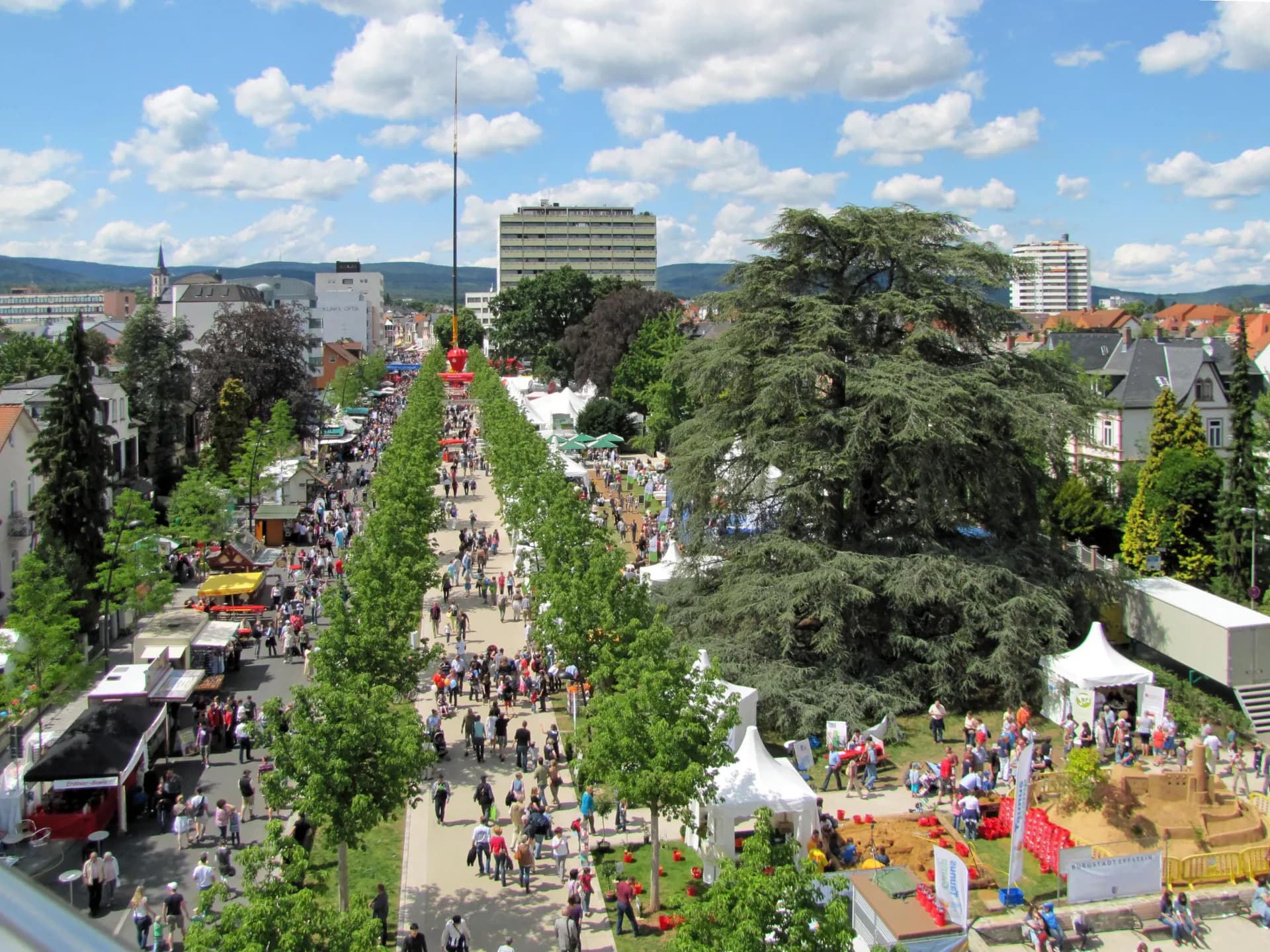 Adenauerallee beim Hessentag in Oberursel (Taunus)