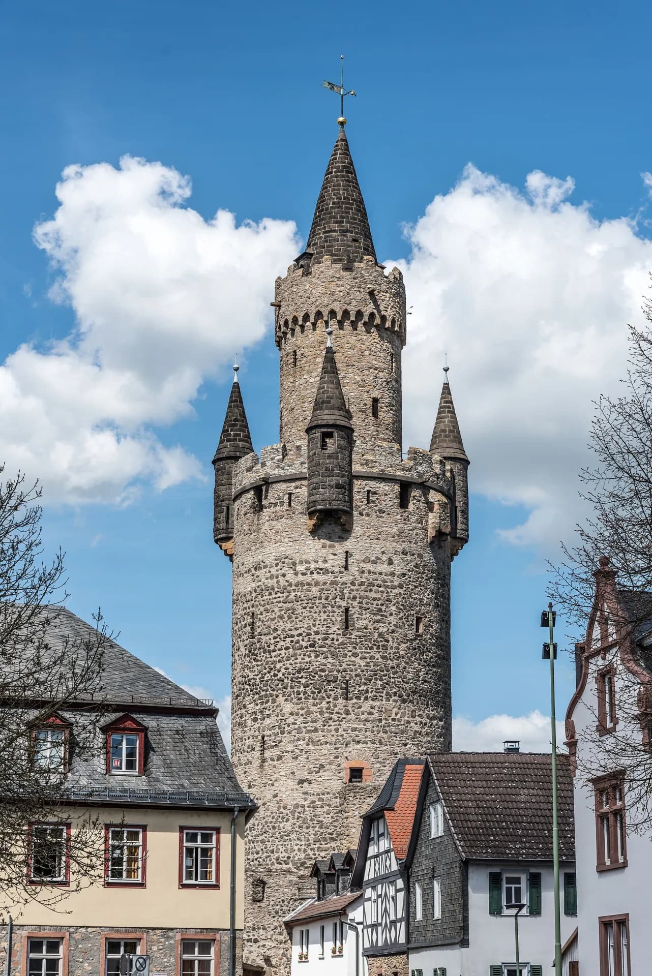 Adolfsturm vom Burggelände aus in Friedberg (Hessen)