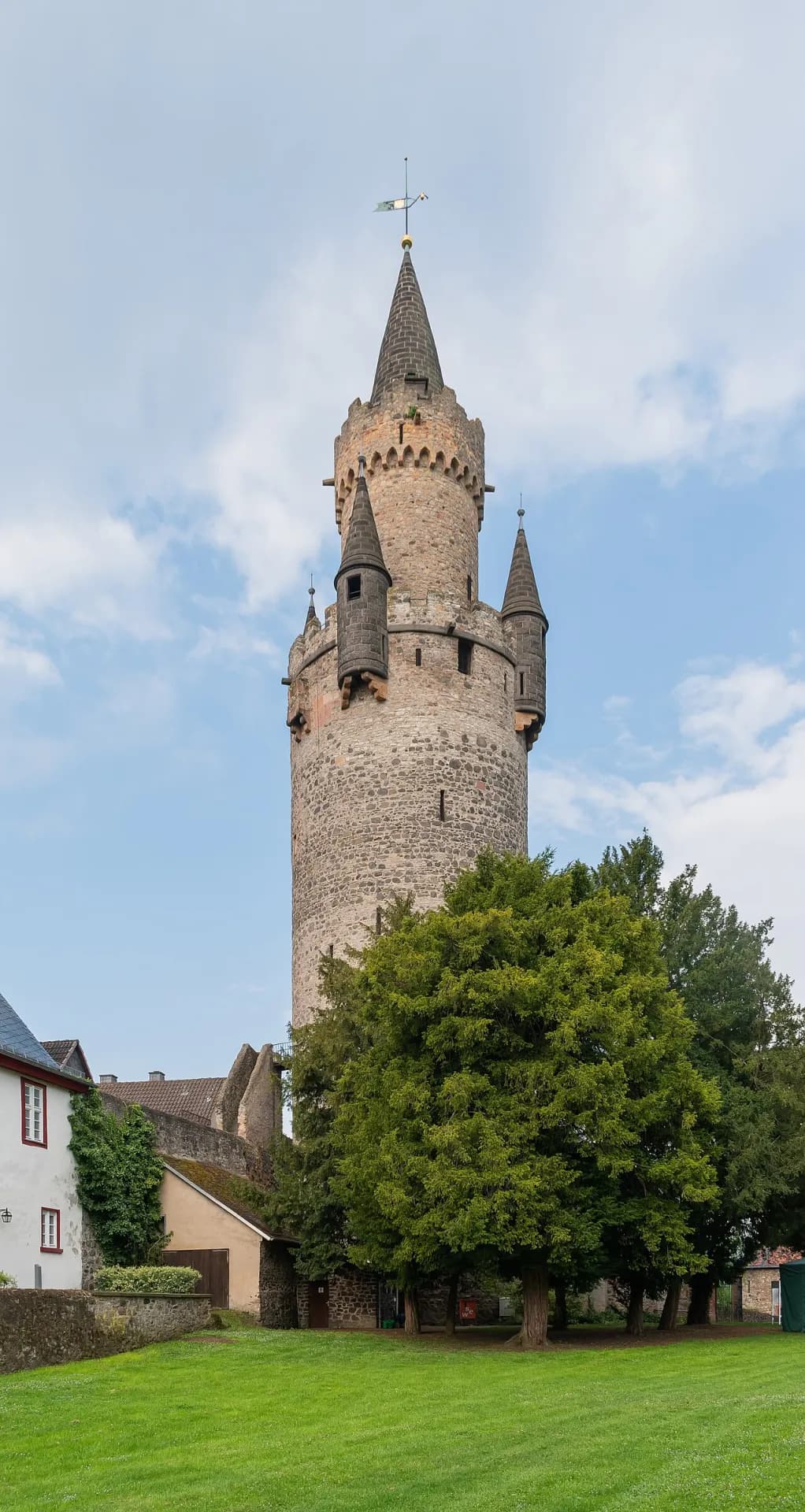 Adolfsturm hinter der Burgwiese in Friedberg (Hessen)
