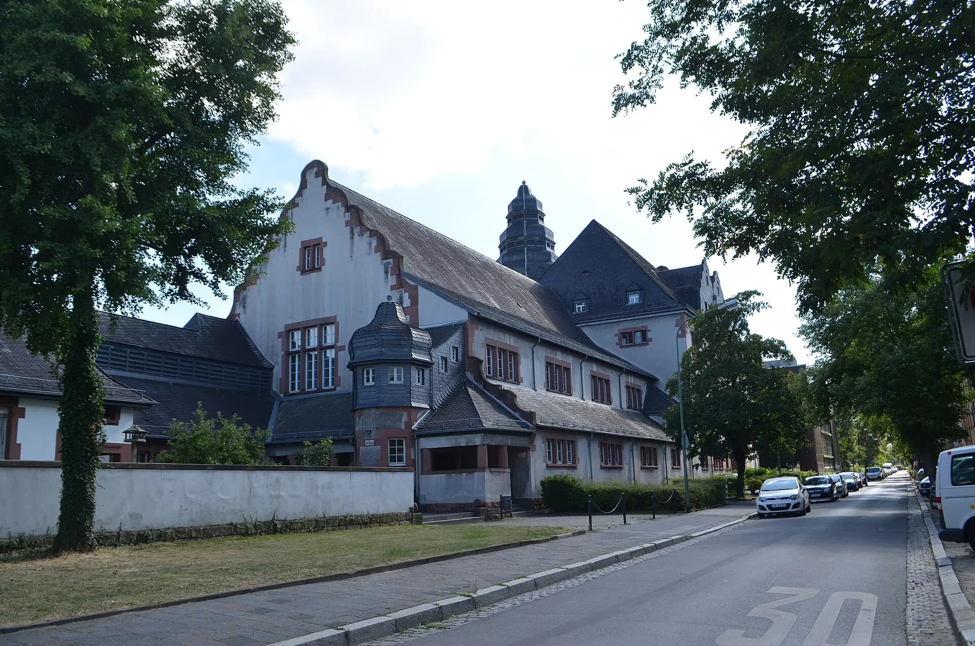 Albert-Schweitzer-Schule im Senefelderquartier in Offenbach