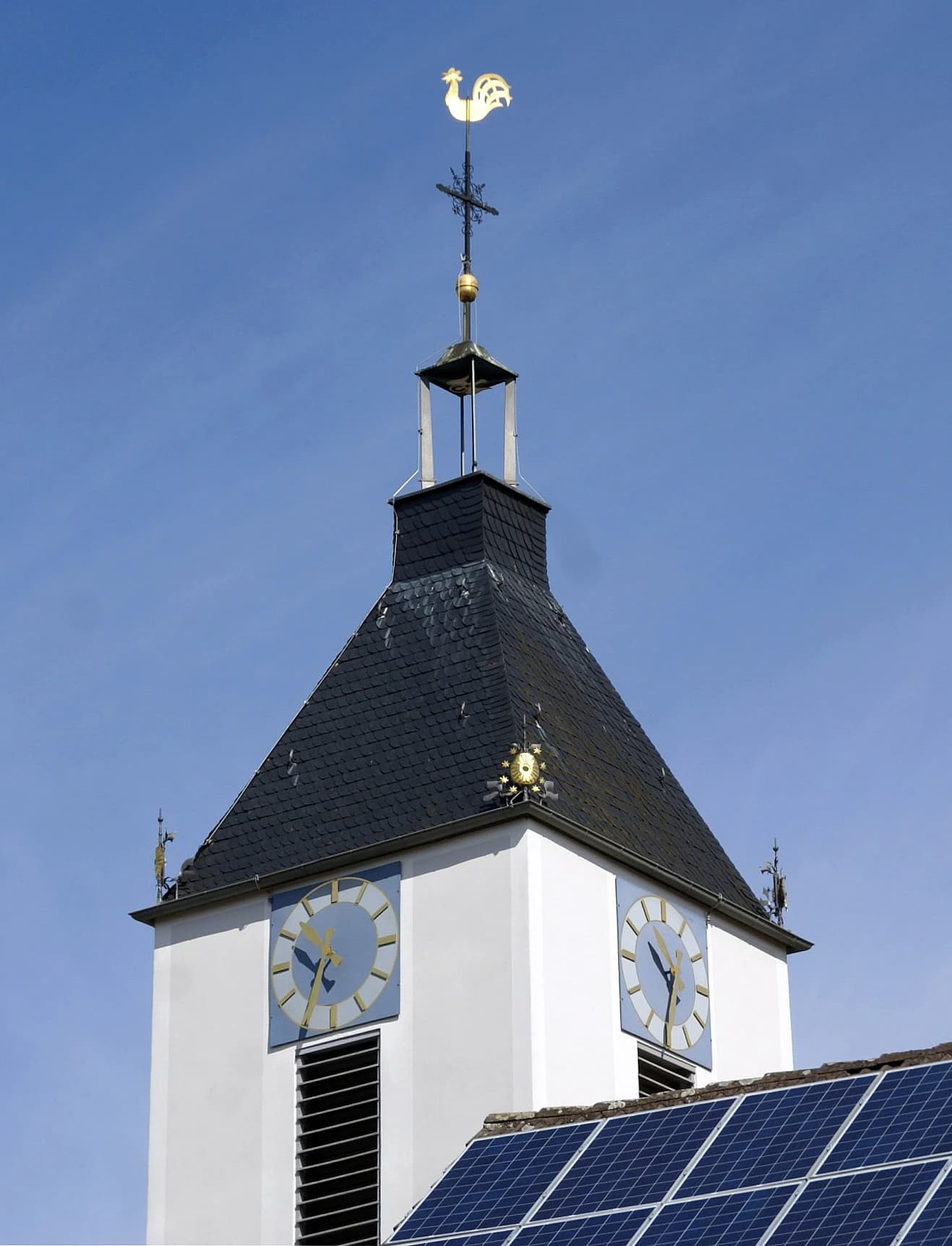 Kirchturm von St. Philippus und Jakobus in Alzenau-Albstadt