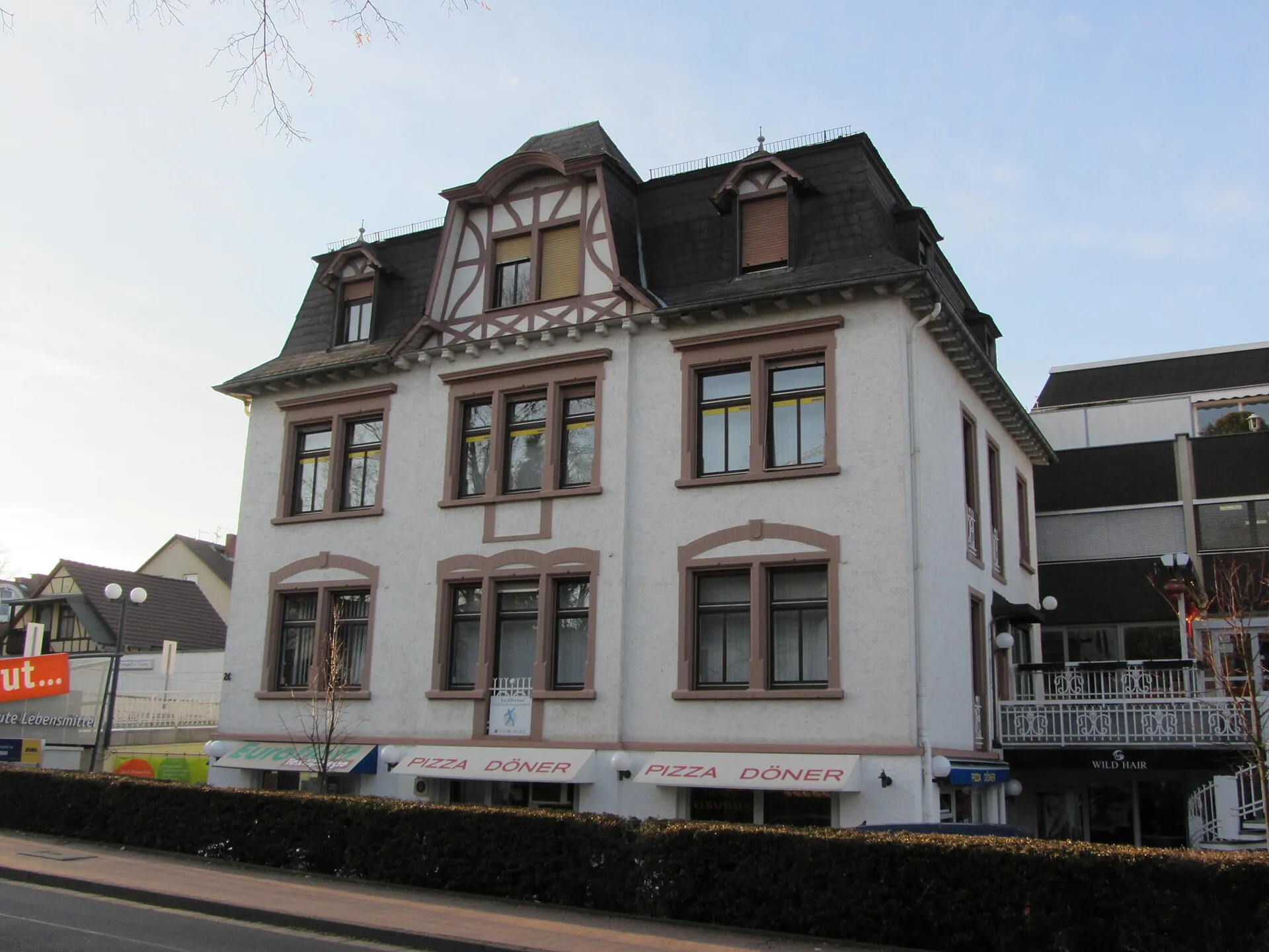 Giebelseite des Hauses Alleestraße 24 in Bad Soden am Taunus