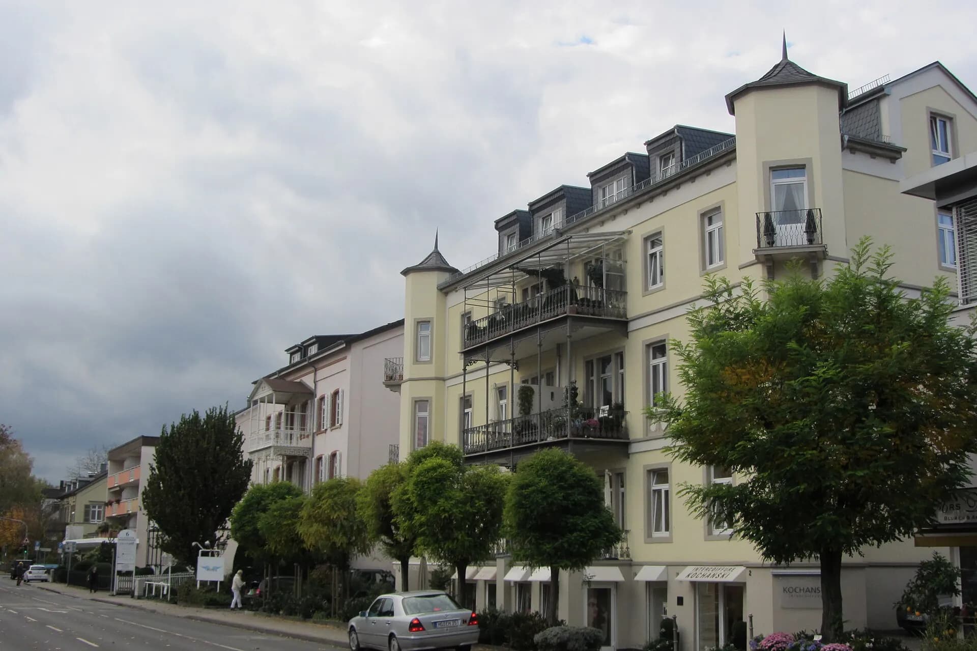 Straßenzug in der Alleestraße in Bad Soden am Taunus