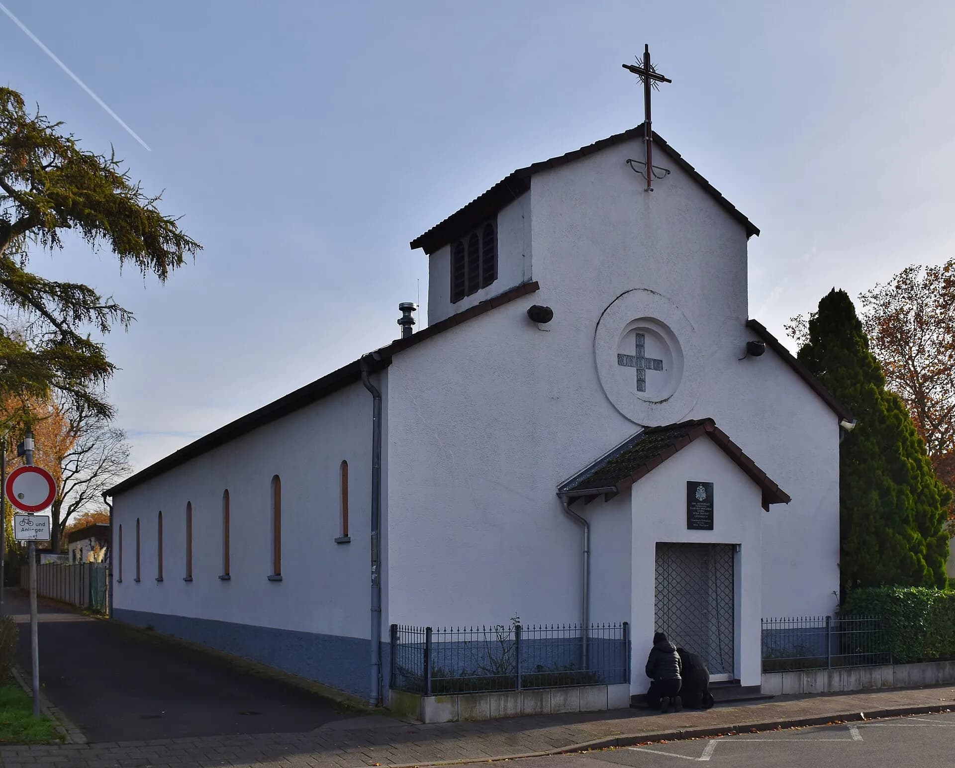 Griechisch-orthodoxe Kirche Allerheiligen in Offenbach-Tempelsee von Süden