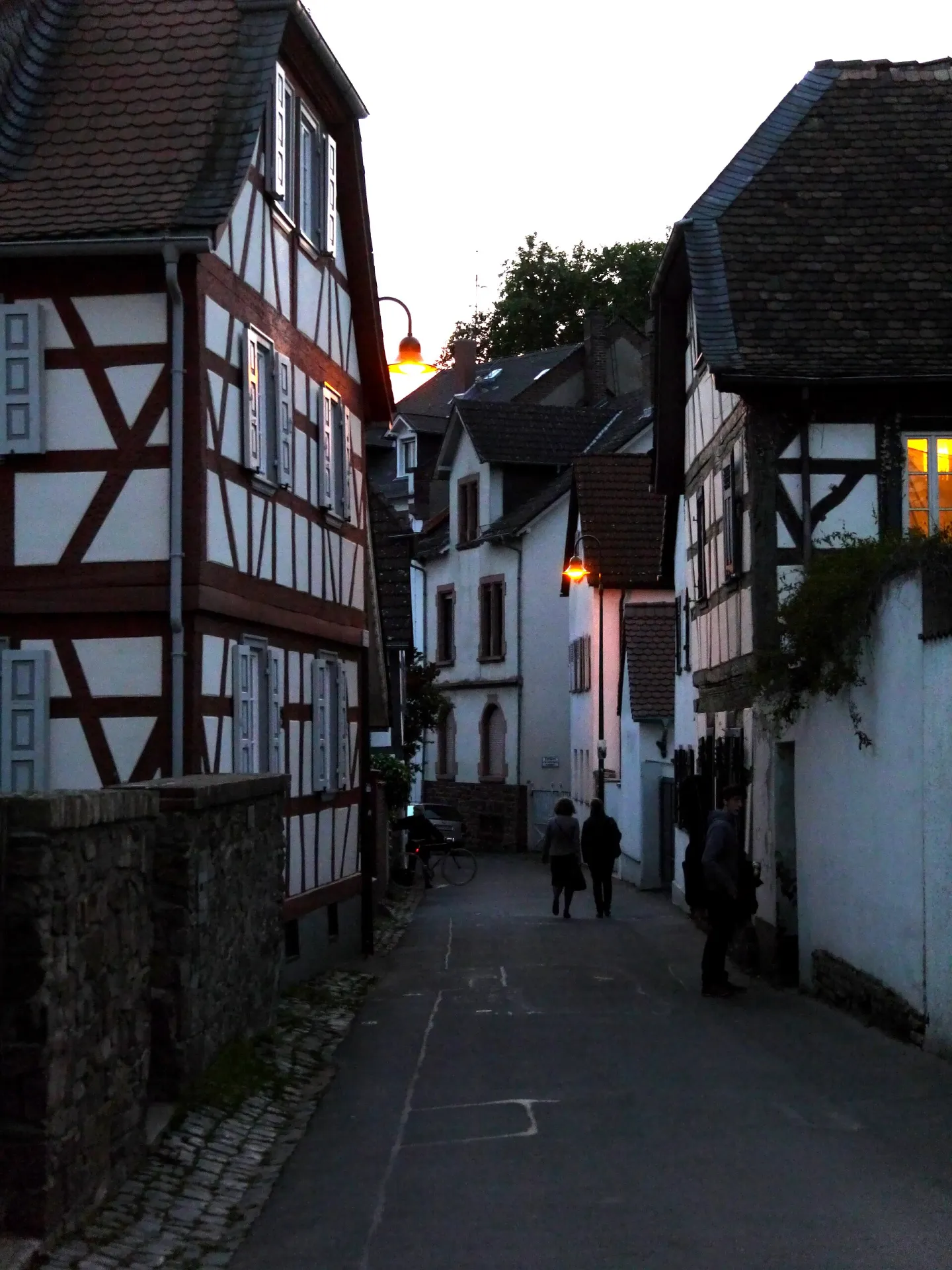 Fachwerkgasse im alten Ortskern von Darmstadt-Bessungen