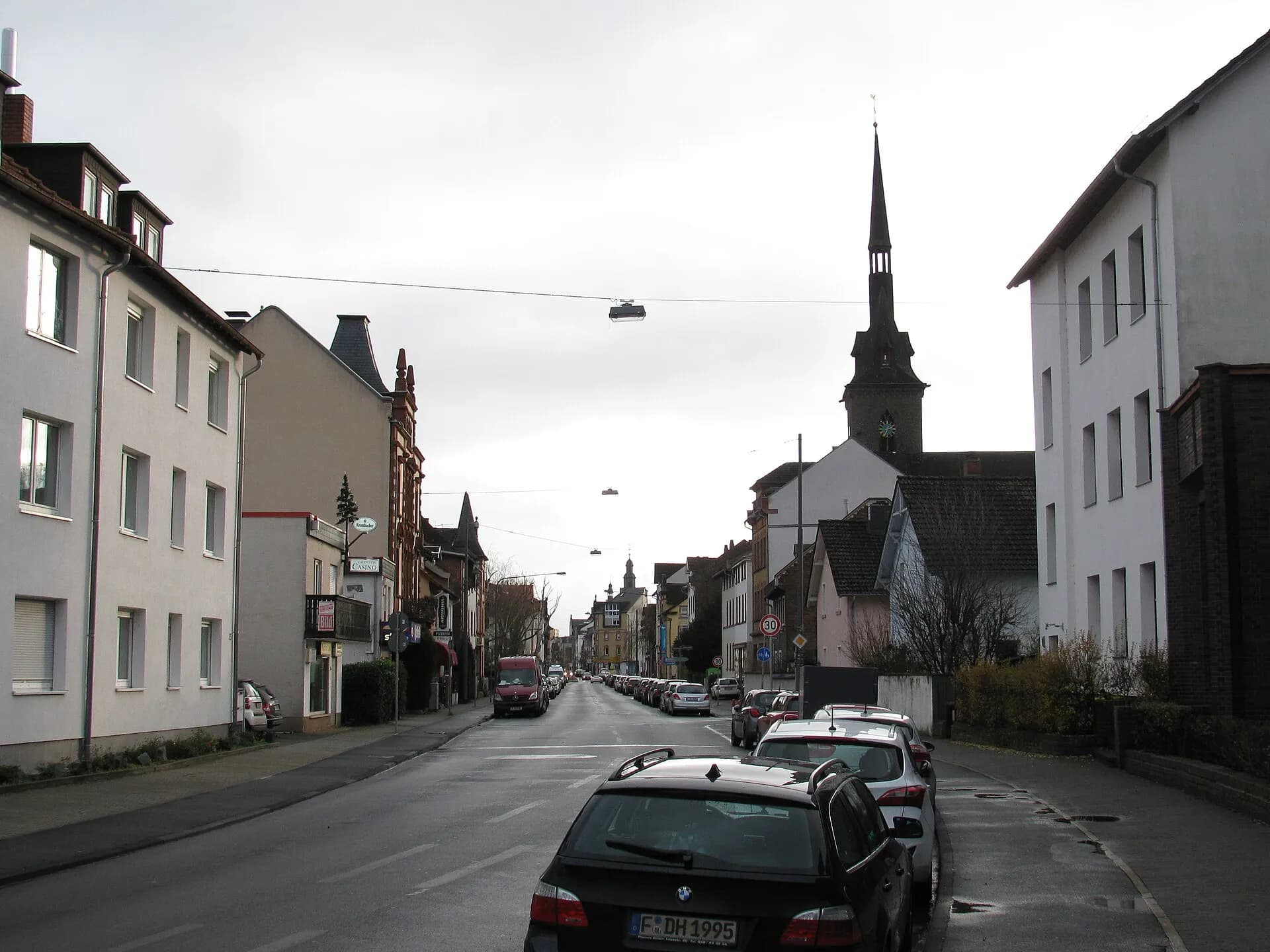 Alt-Fechenheim mit Kirchturm in Frankfurt Fechenheim