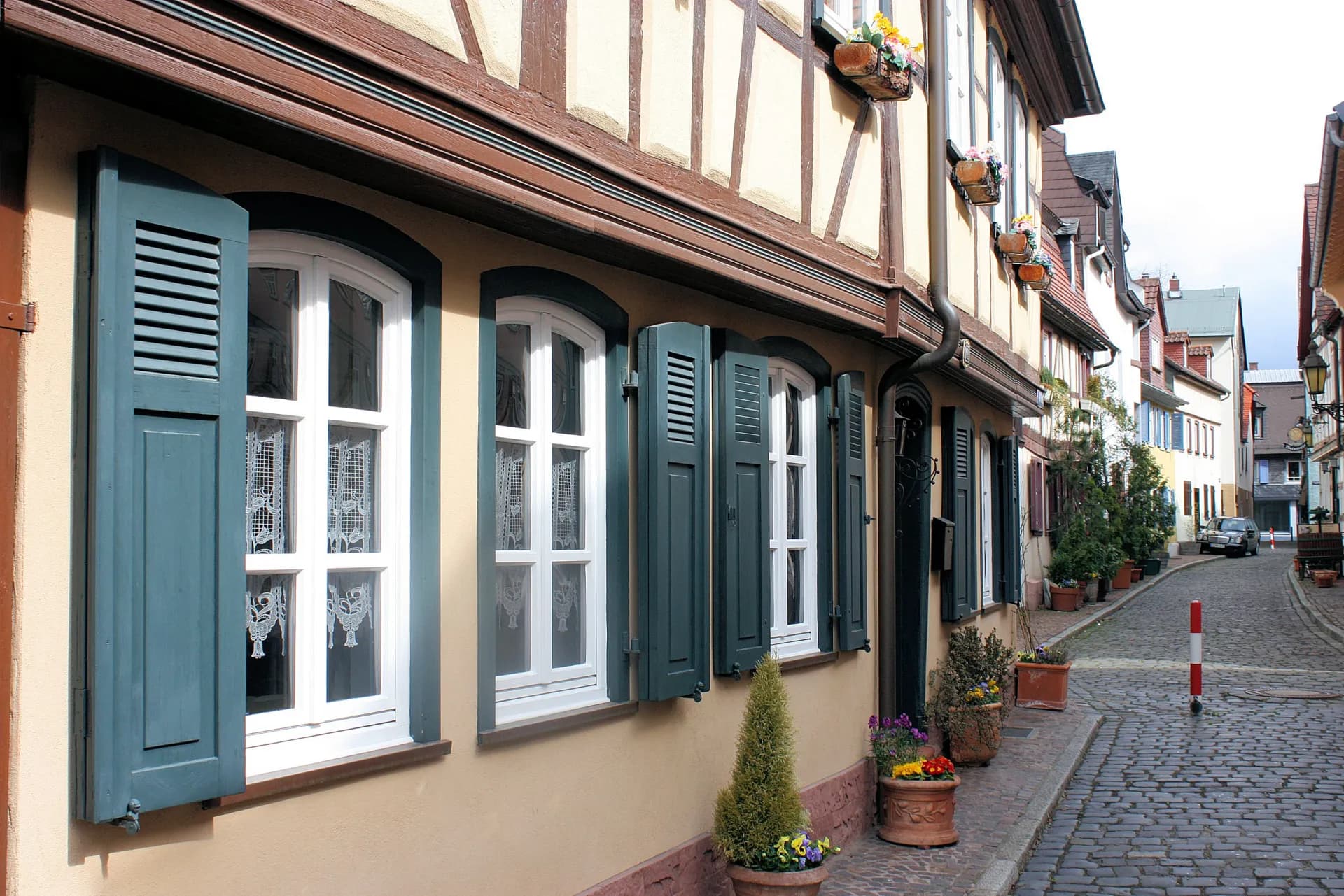 Fachwerkzeile an der Straße Alt-Höchst in Frankfurt Höchst