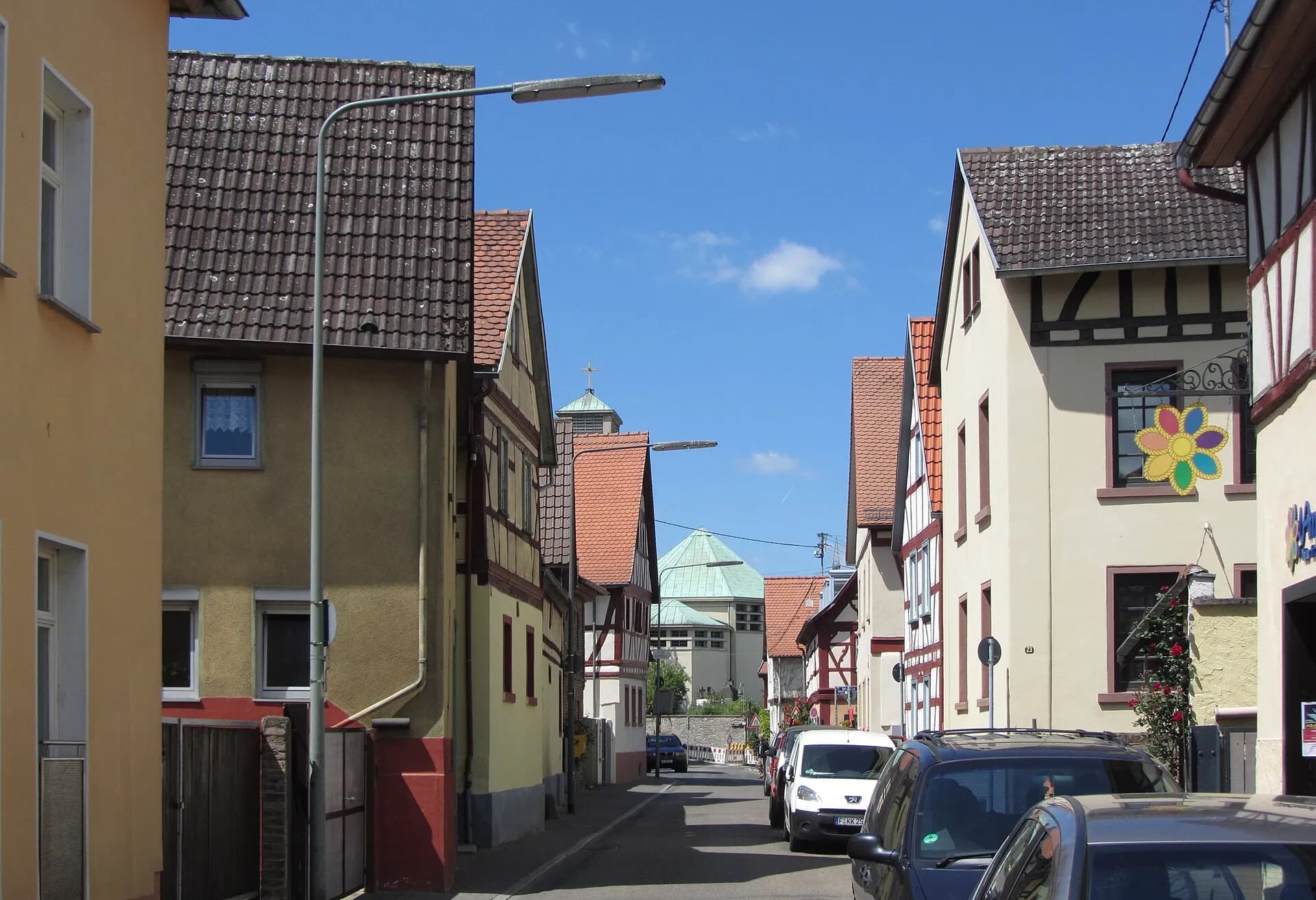 Straßenzug in Alt-Niederursel in Frankfurt Niederursel