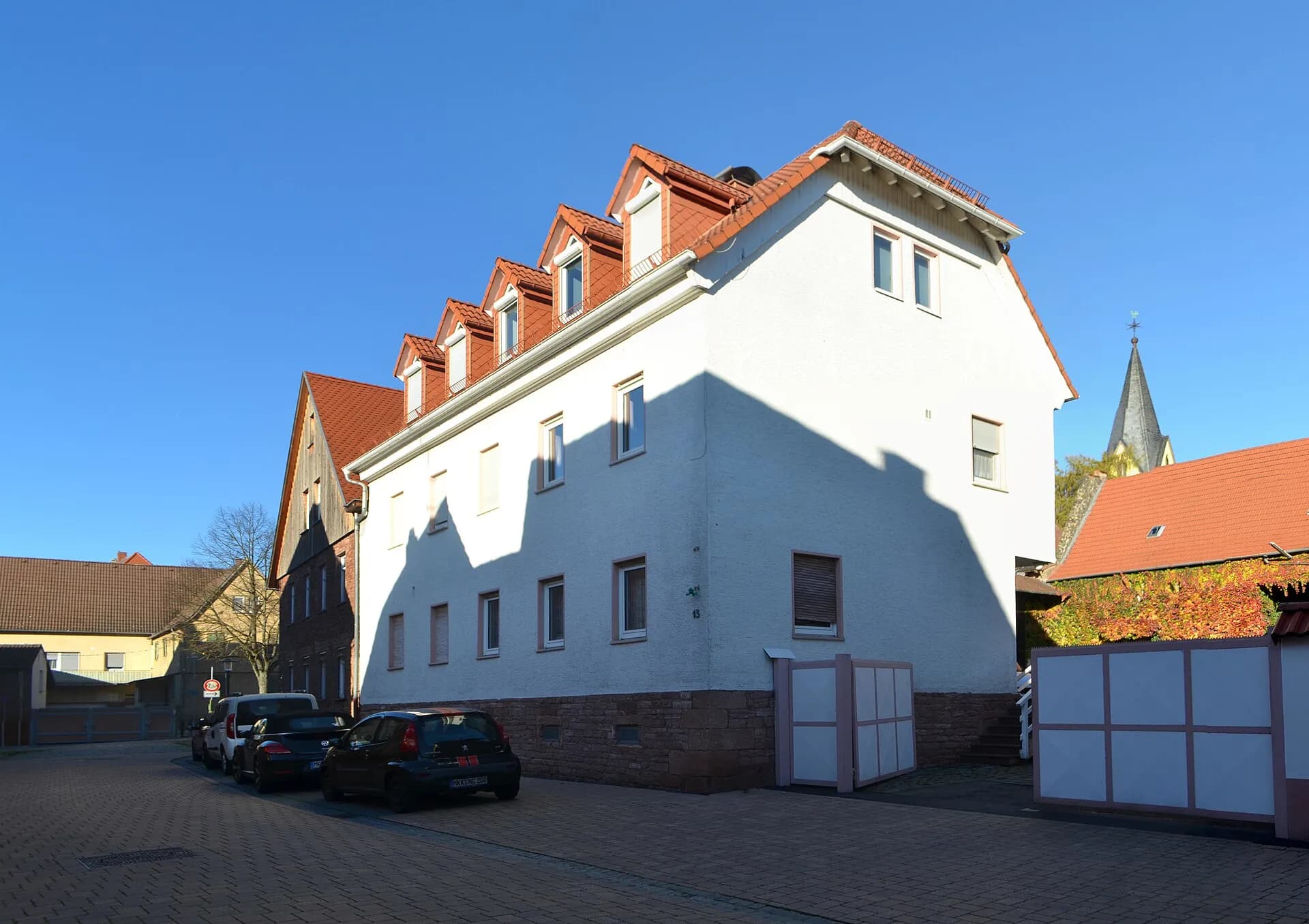 Langgestrecktes Wohnhaus Alt Wachenbuchen 13 in Maintal-Wachenbuchen