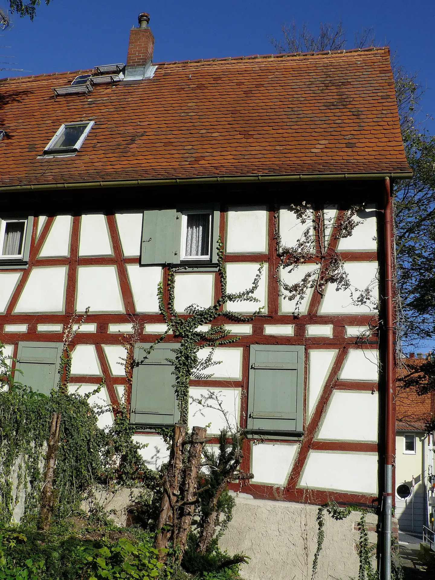 Alte Lutherische Schule von der Hofseite in Frankfurt Seckbach