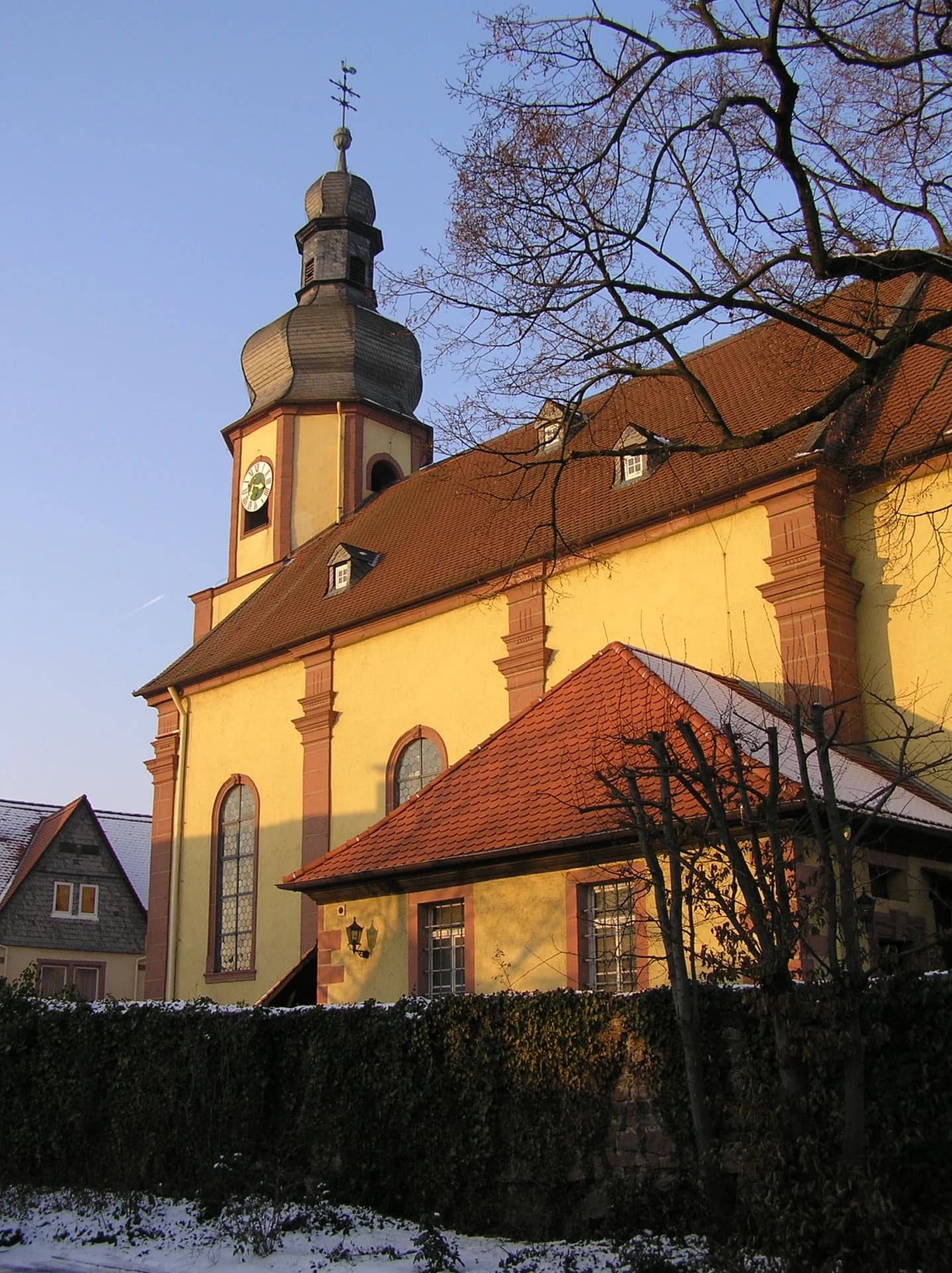 Alte Pfarrkirche in Elsenfeld im Winter