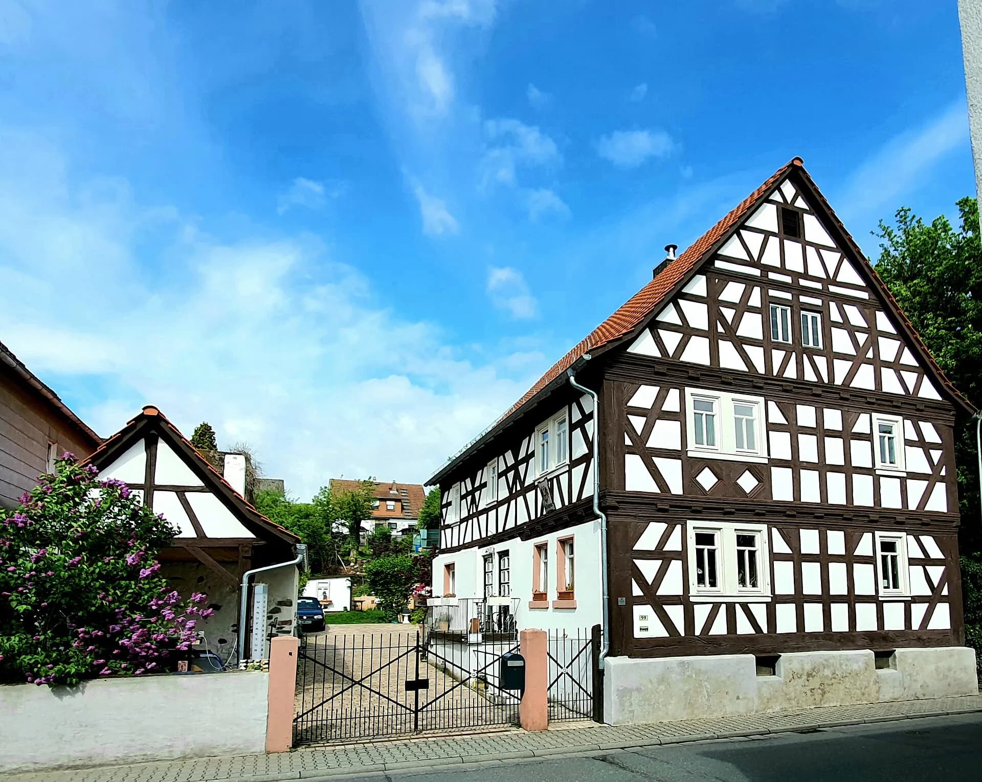 Alte Post mit Toreinfahrt in Ober-Ramstadt-Nieder-Modau