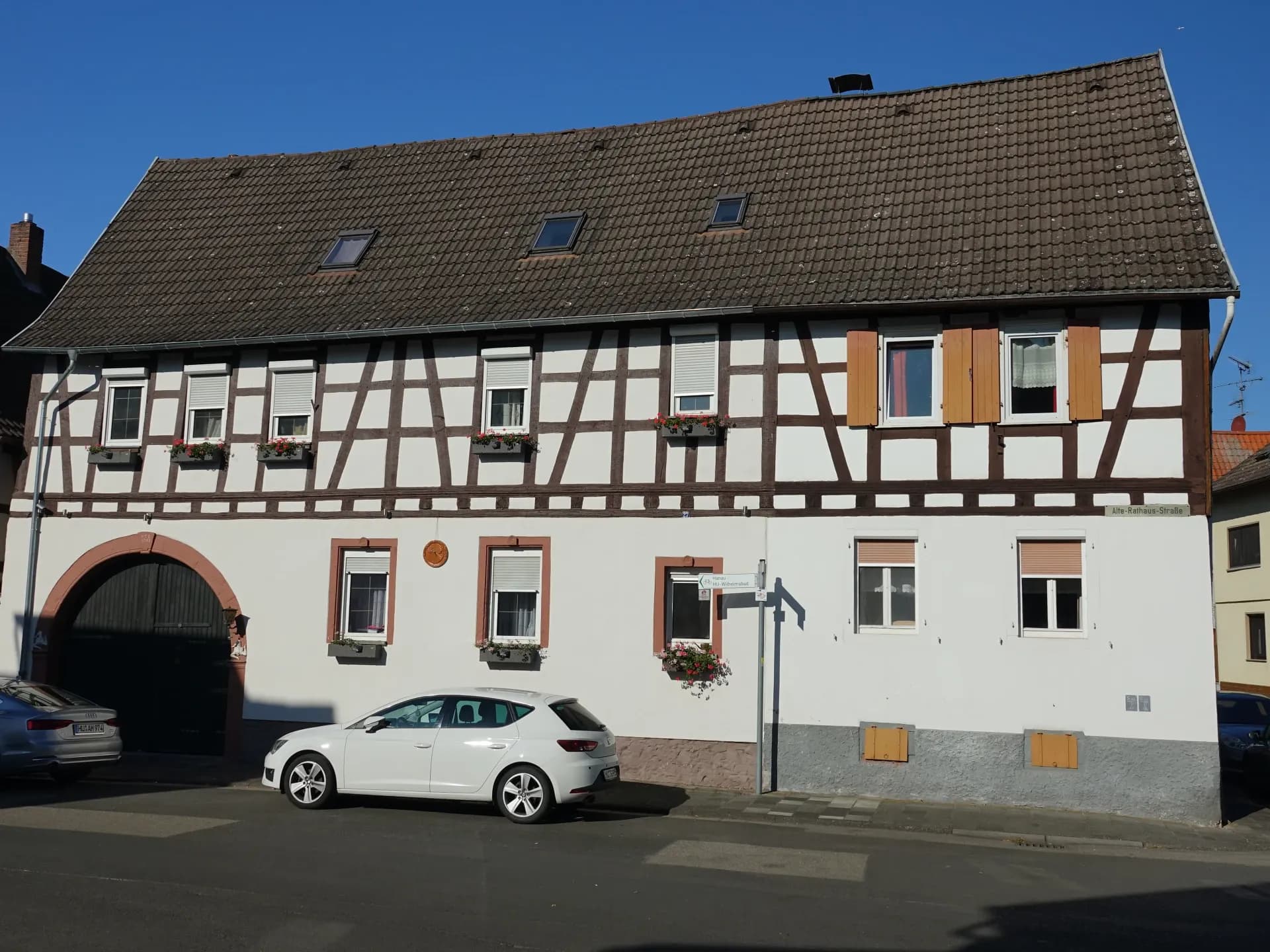 Fachwerkhof mit Torbogen an der Alten Rathausstraße in Hanau-Mittelbuchen