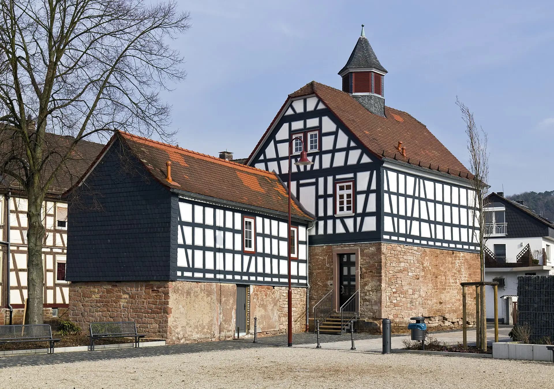 Fachwerkbau der Alten Schule in Gründau-Lieblos