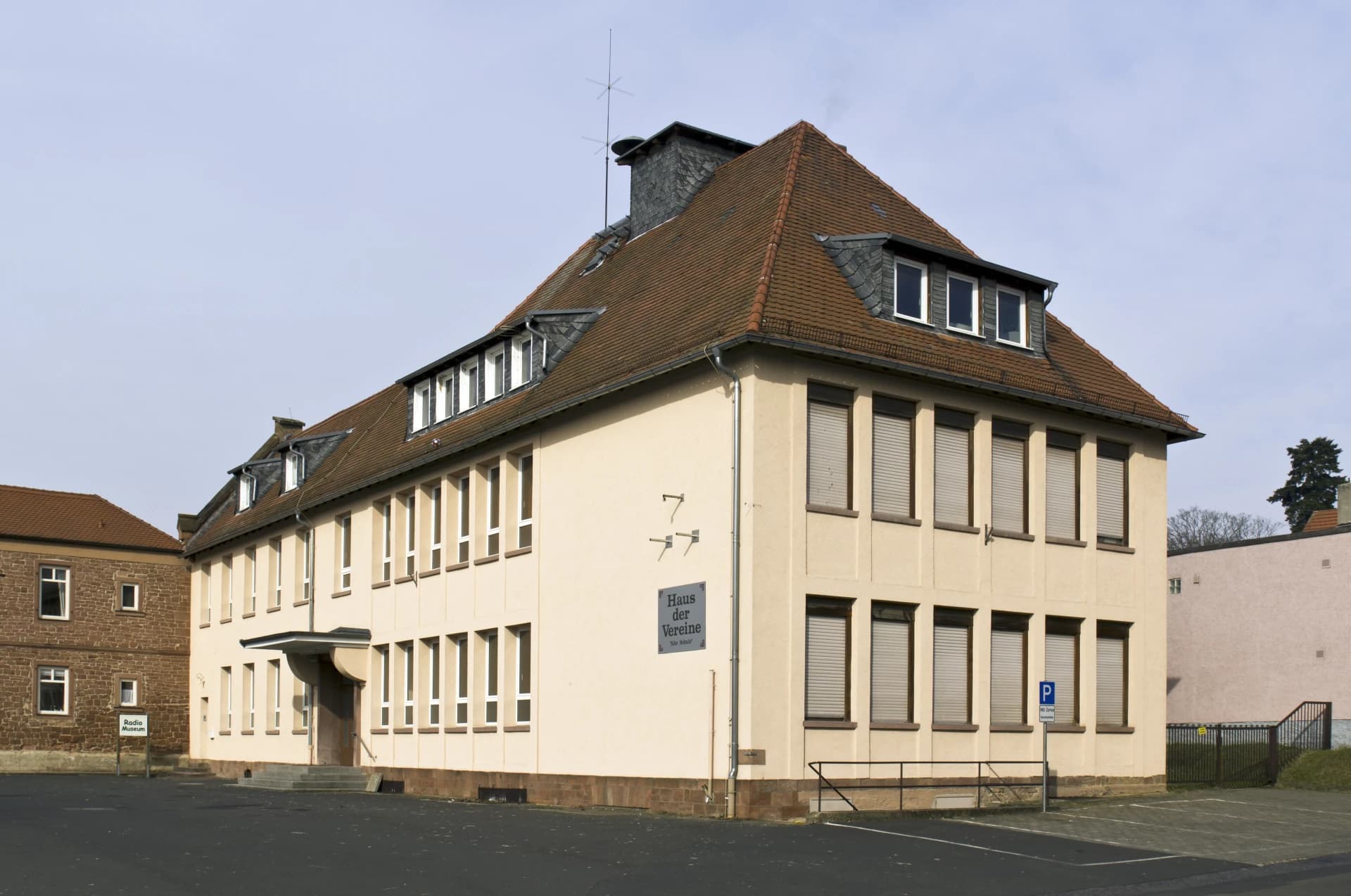 Alte Schule als Haus der Vereine in Linsengericht-Altenhaßlau