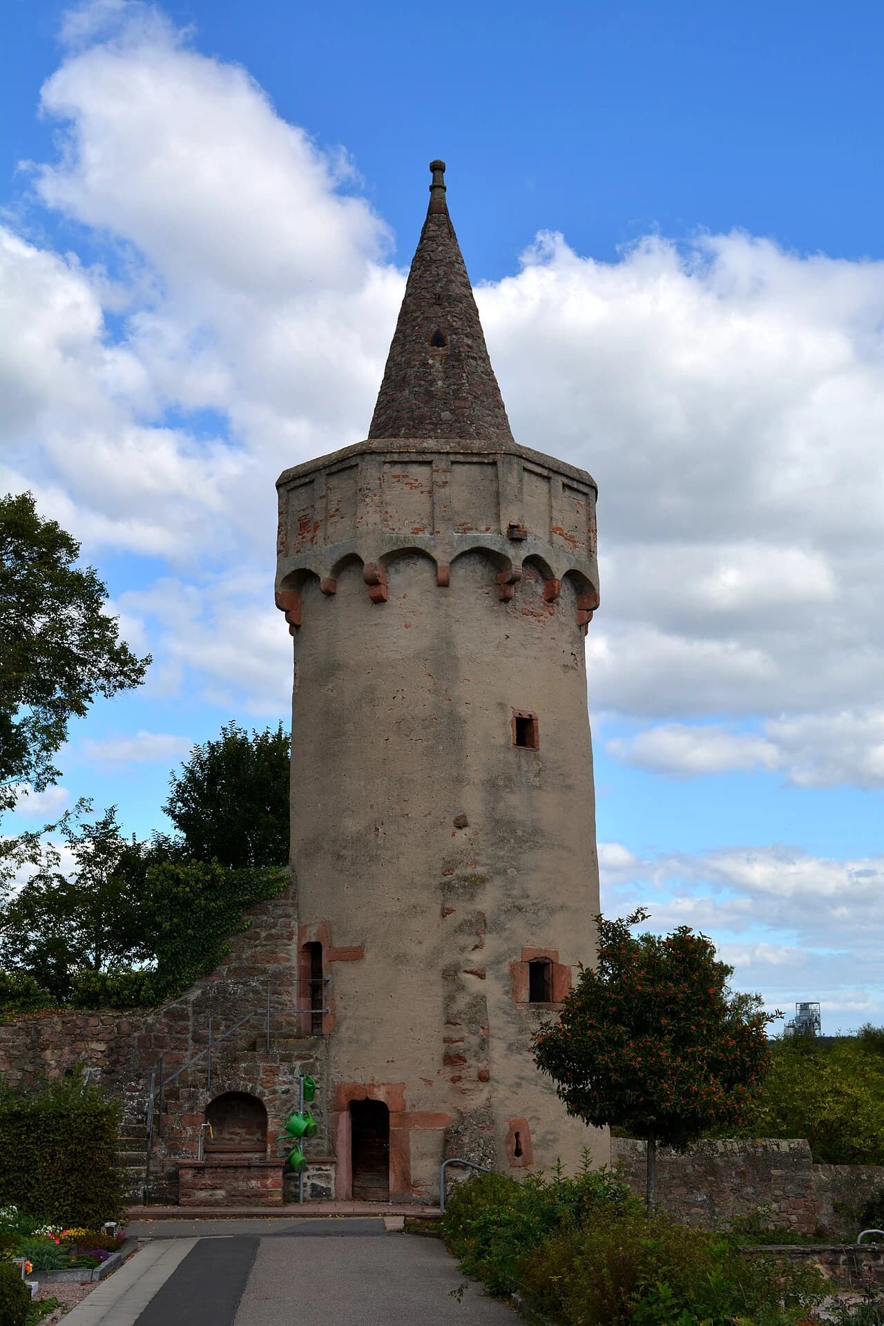 Stadtmauerturm am Alten Friedhof in Seligenstadt