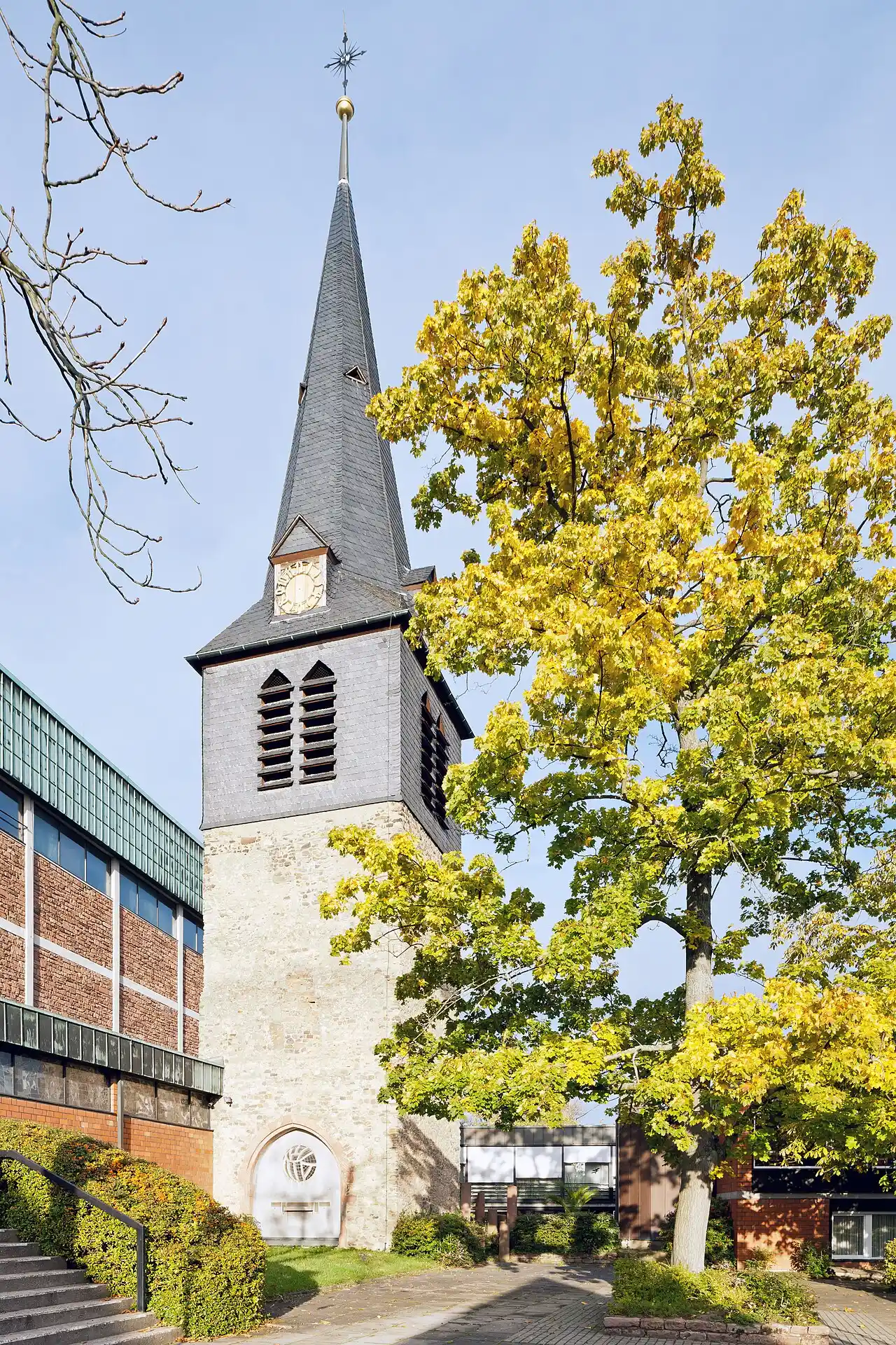 Alter Kirchturm von St. Michael in Frankfurt Sossenheim