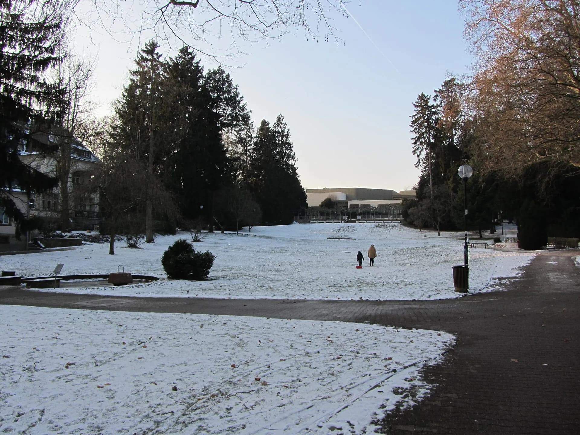 Verschneiter Alter Kurpark in Bad Soden am Taunus