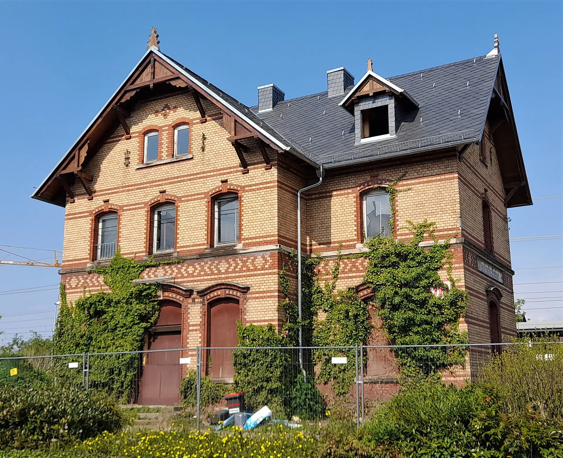 Altes Bahnhofsgebäude in Offenbach-Bieber