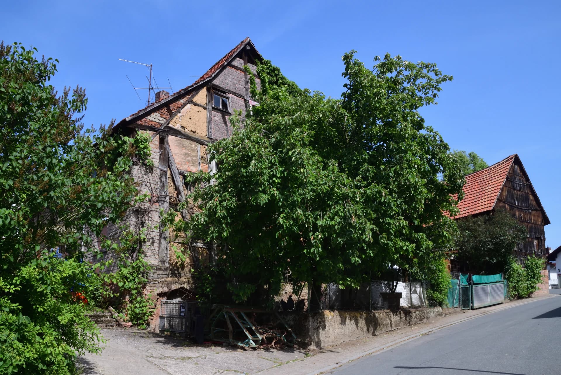 Ältestes erhaltenes Bauernhaus des Odenwaldkreises am Talweg im Ortsteil Haingrund in Lützelbach
