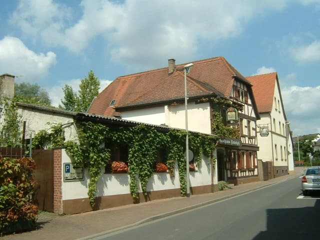 Historisches Gasthaus mit Fachwerk in Liederbach am Taunus