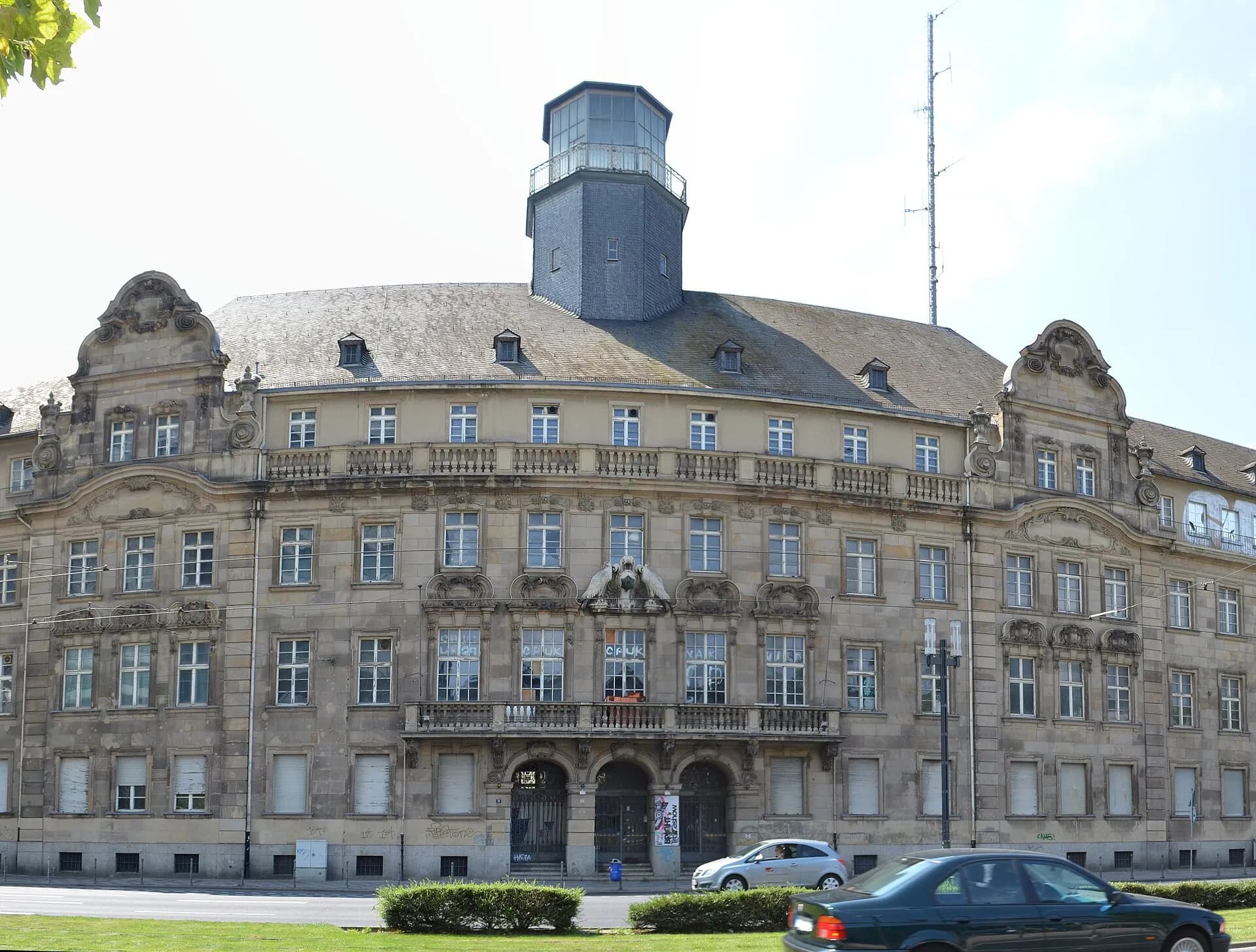 Haupteingang des Alten Polizeipräsidiums im Frankfurter Gallus