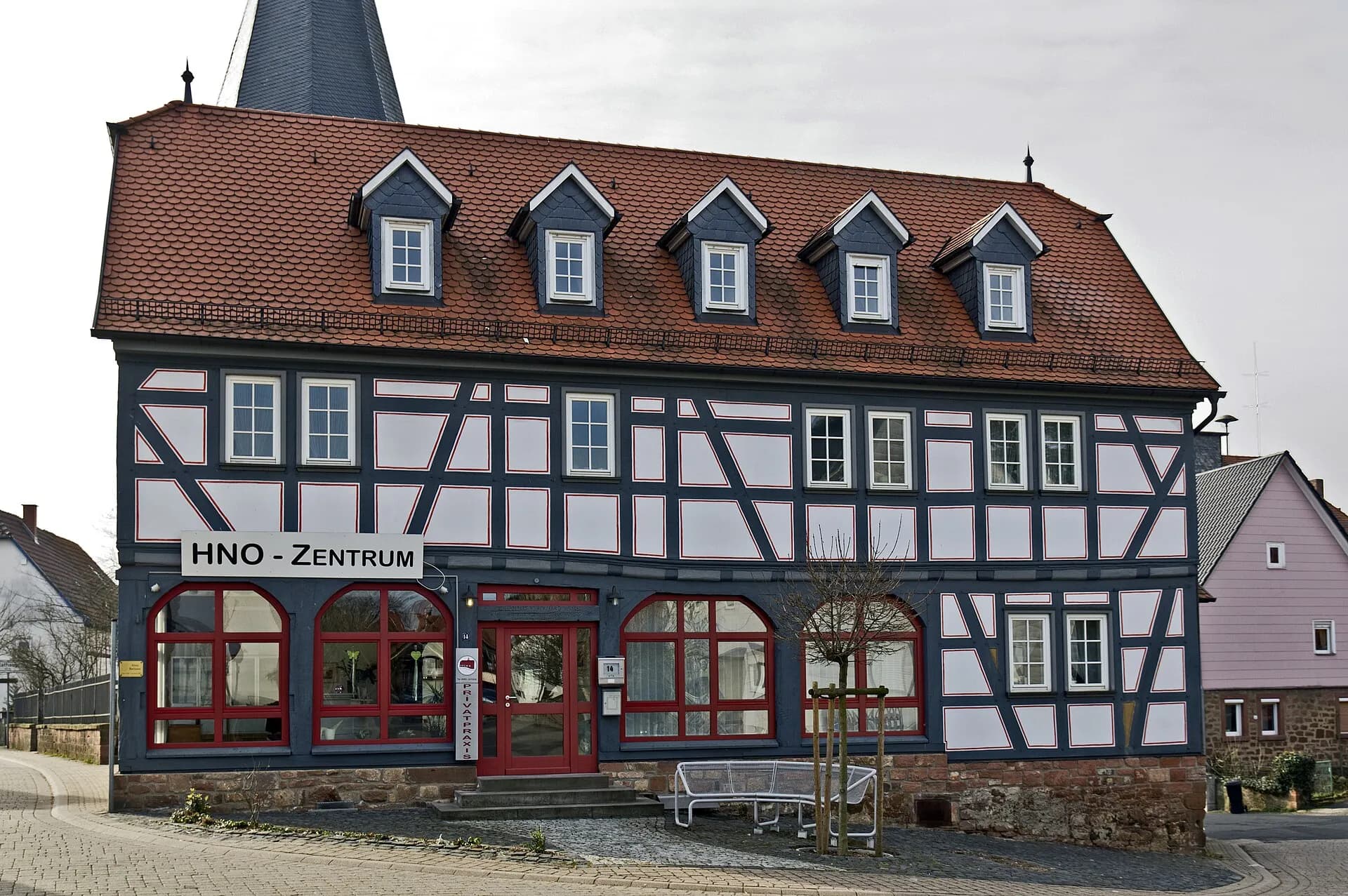 Altes Rathaus mit Fachwerkfassade in Linsengericht-Altenhaßlau