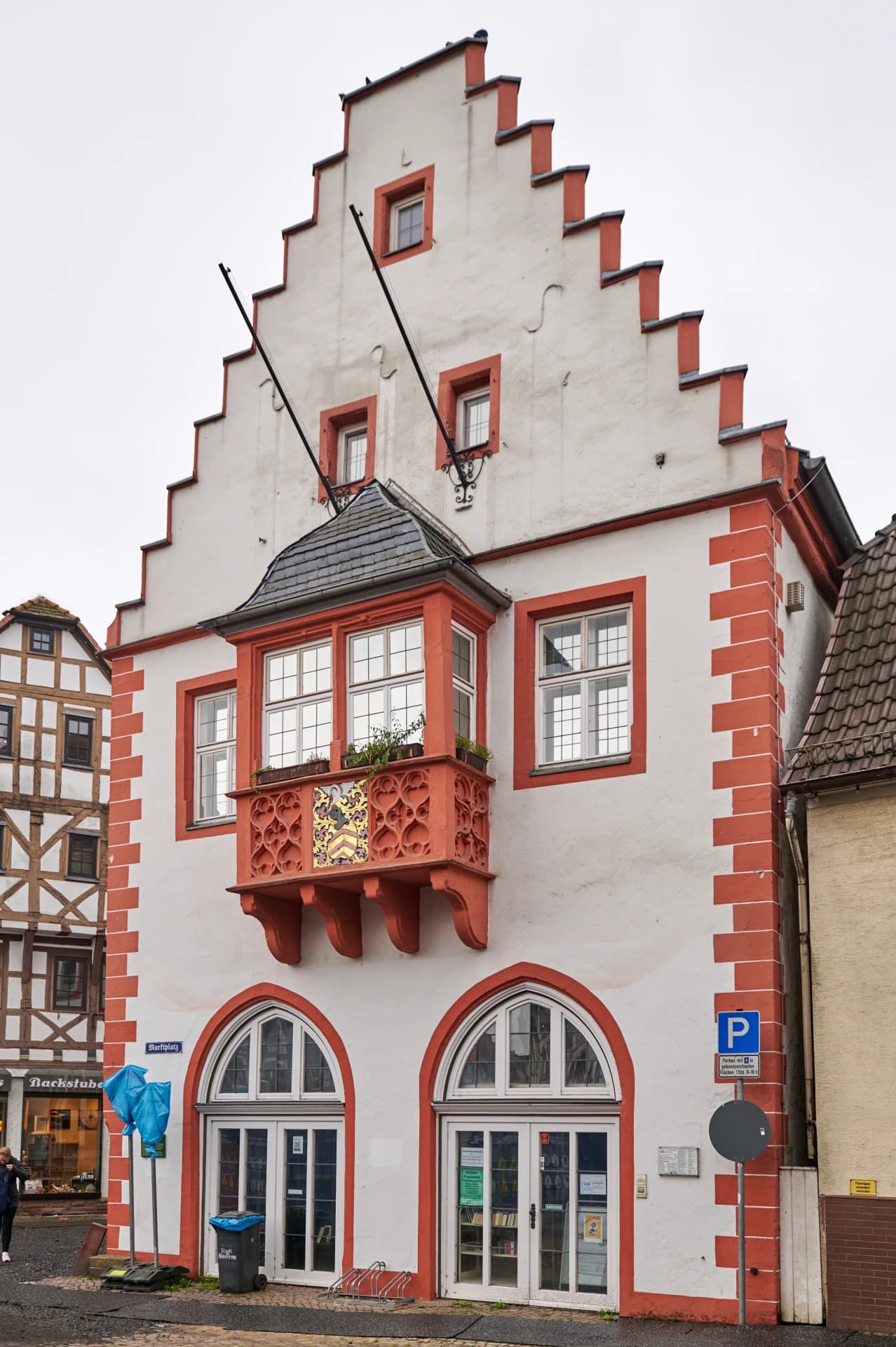 Erker und Treppengiebel des Alten Rathauses in Nidderau-Windecken