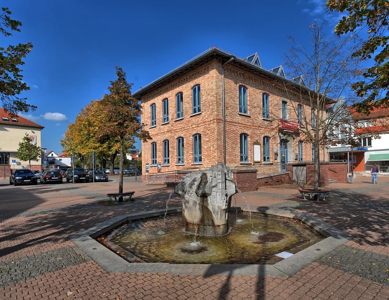 Altes Rathaus mit Brunnen in Mörfelden-Walldorf