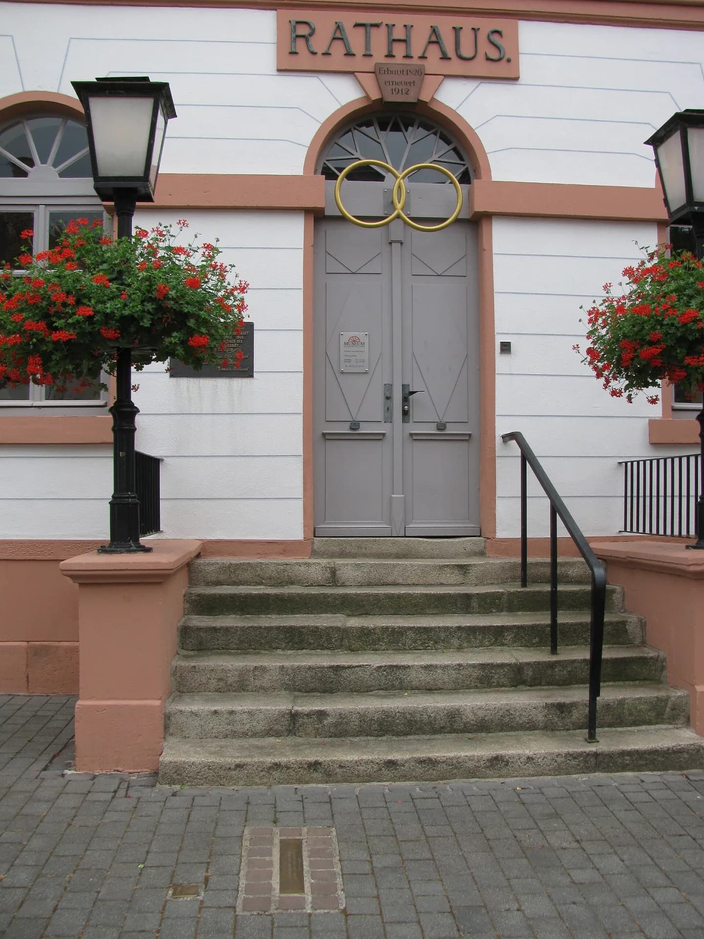 Portal des Alten Rathauses in Langen
