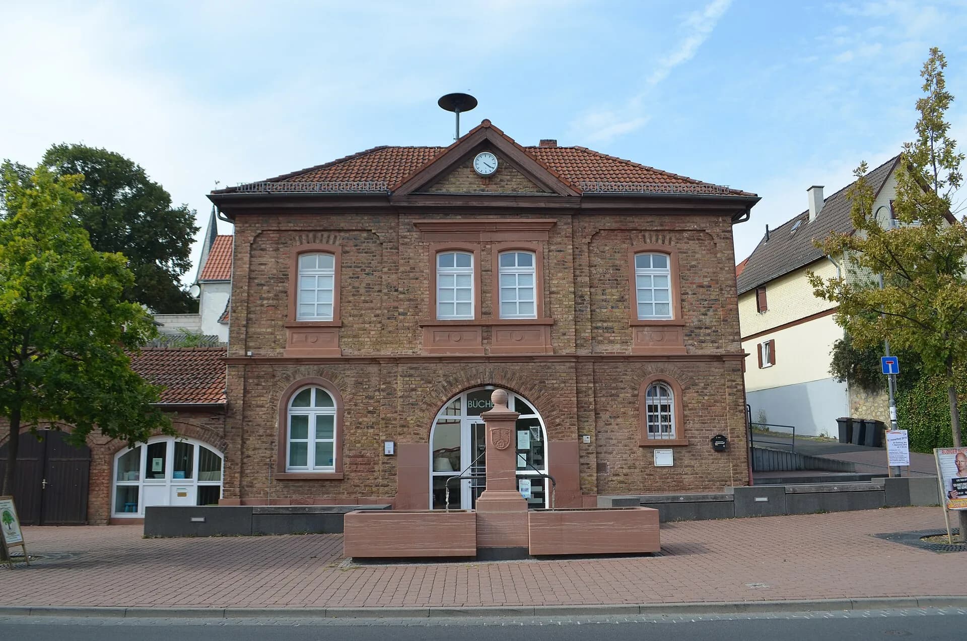 Straßenseite des Alten Rathauses in Rendel, Karben