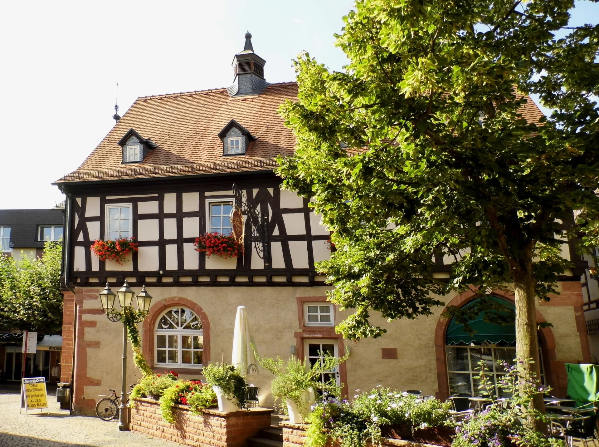 Altes Rathaus von der Seite in Hofheim am Taunus