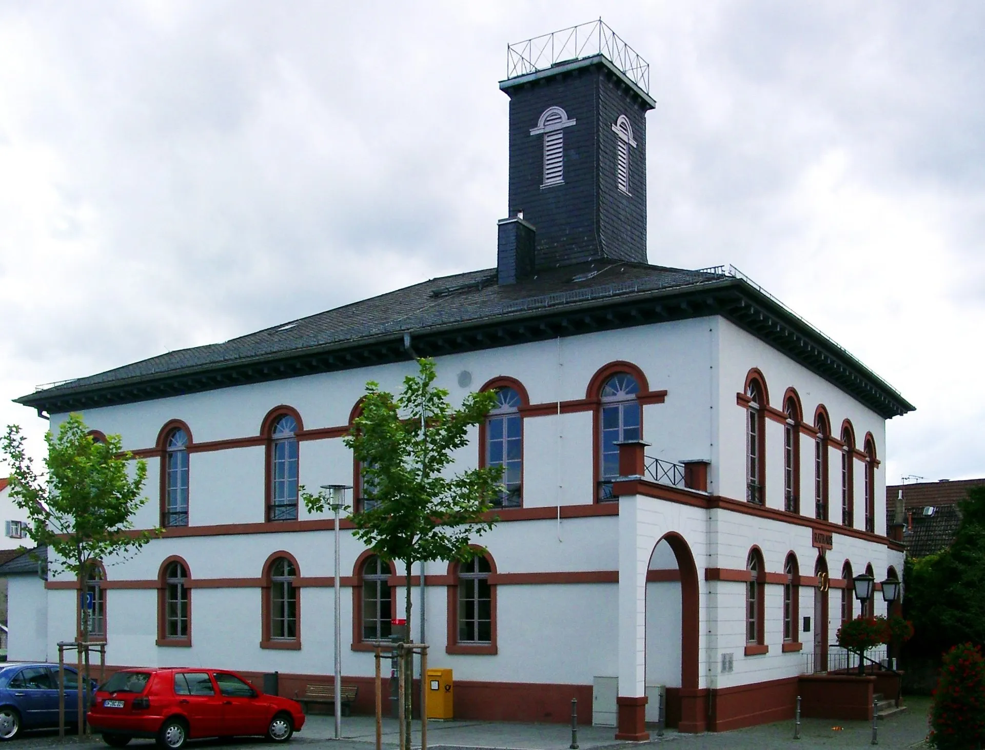 Altes Rathaus in Langen mit Seitenfassade