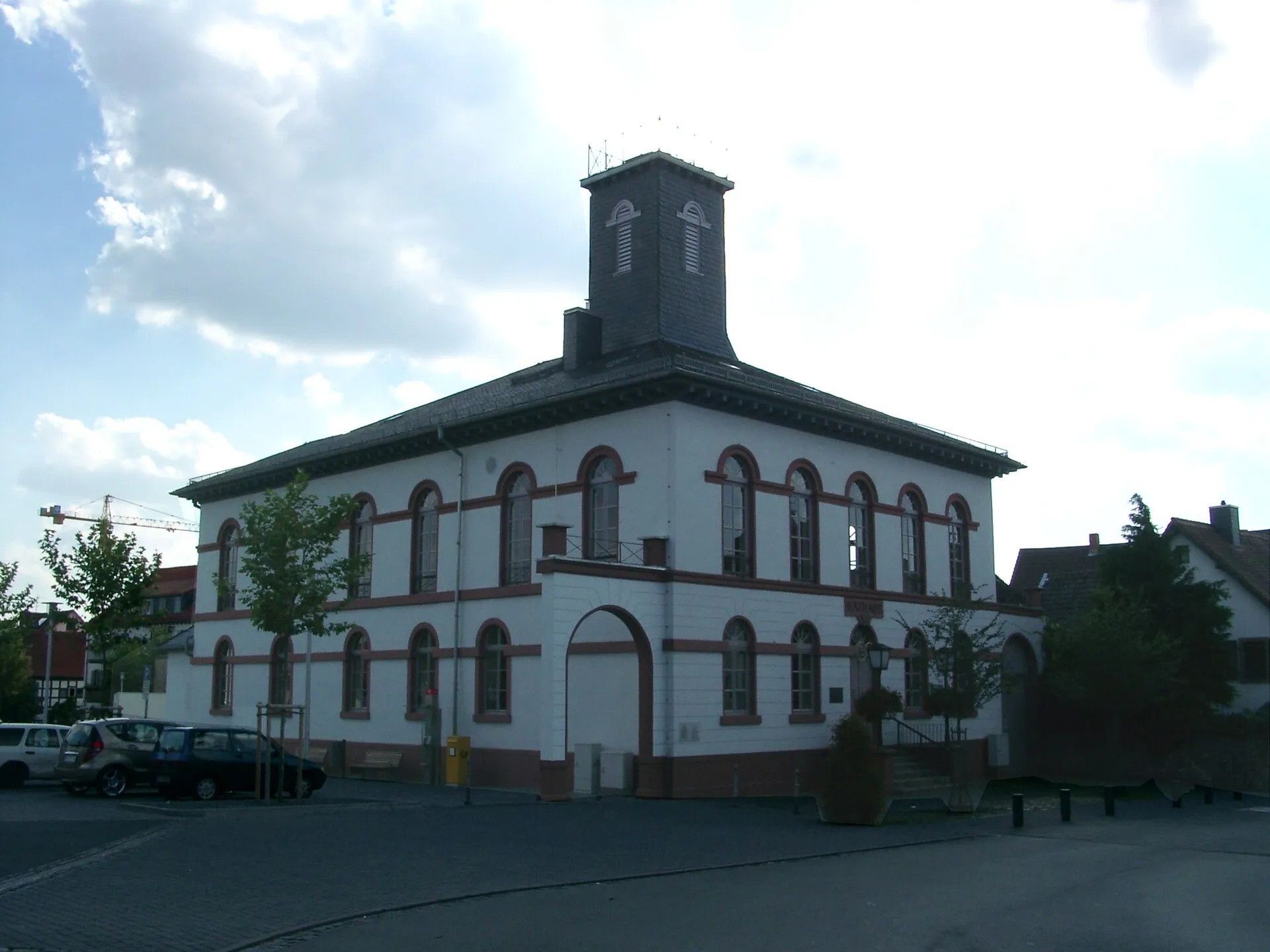 Altes Rathaus in Langen von der Zufahrtsstraße