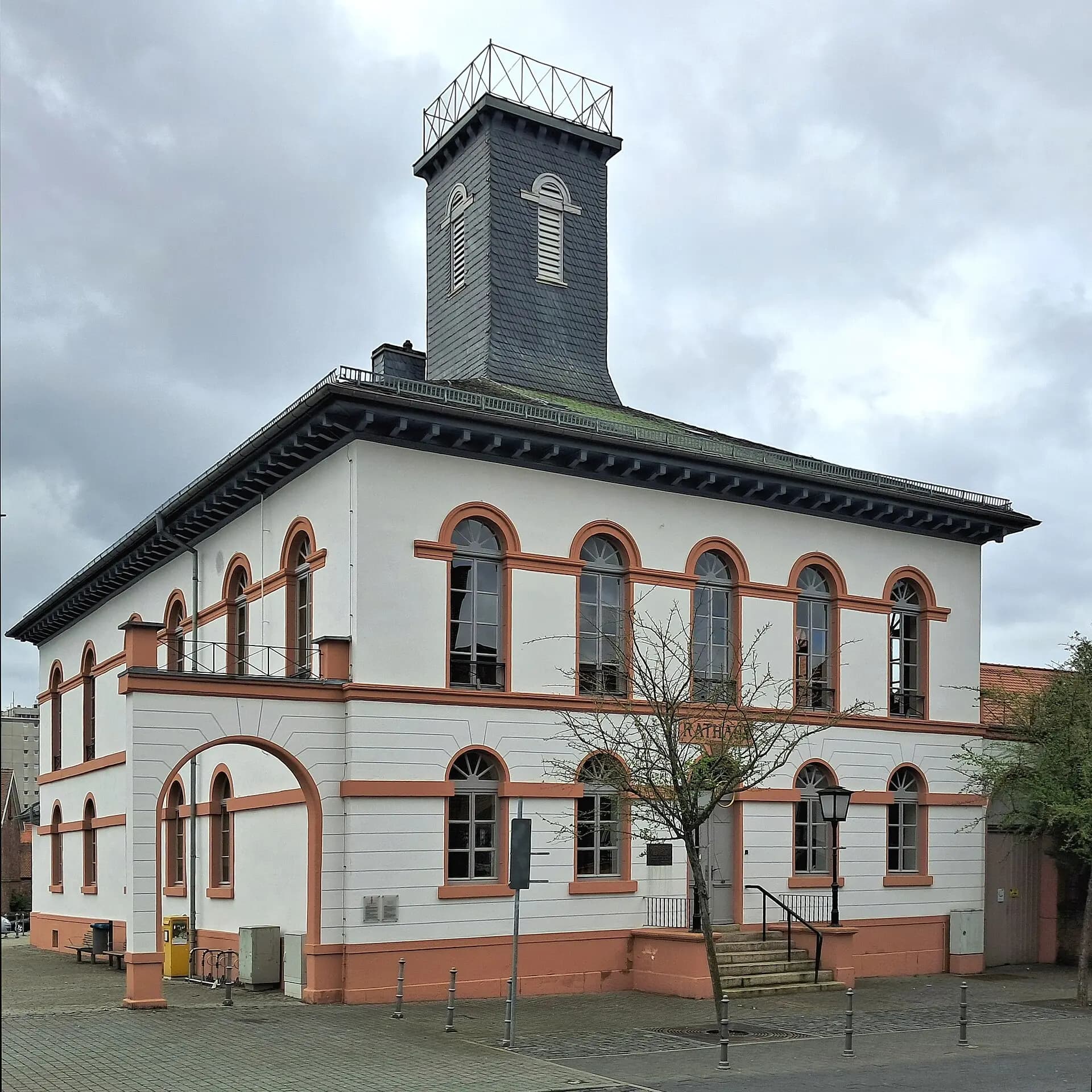 Altes Rathaus in Langen von der Straßenecke