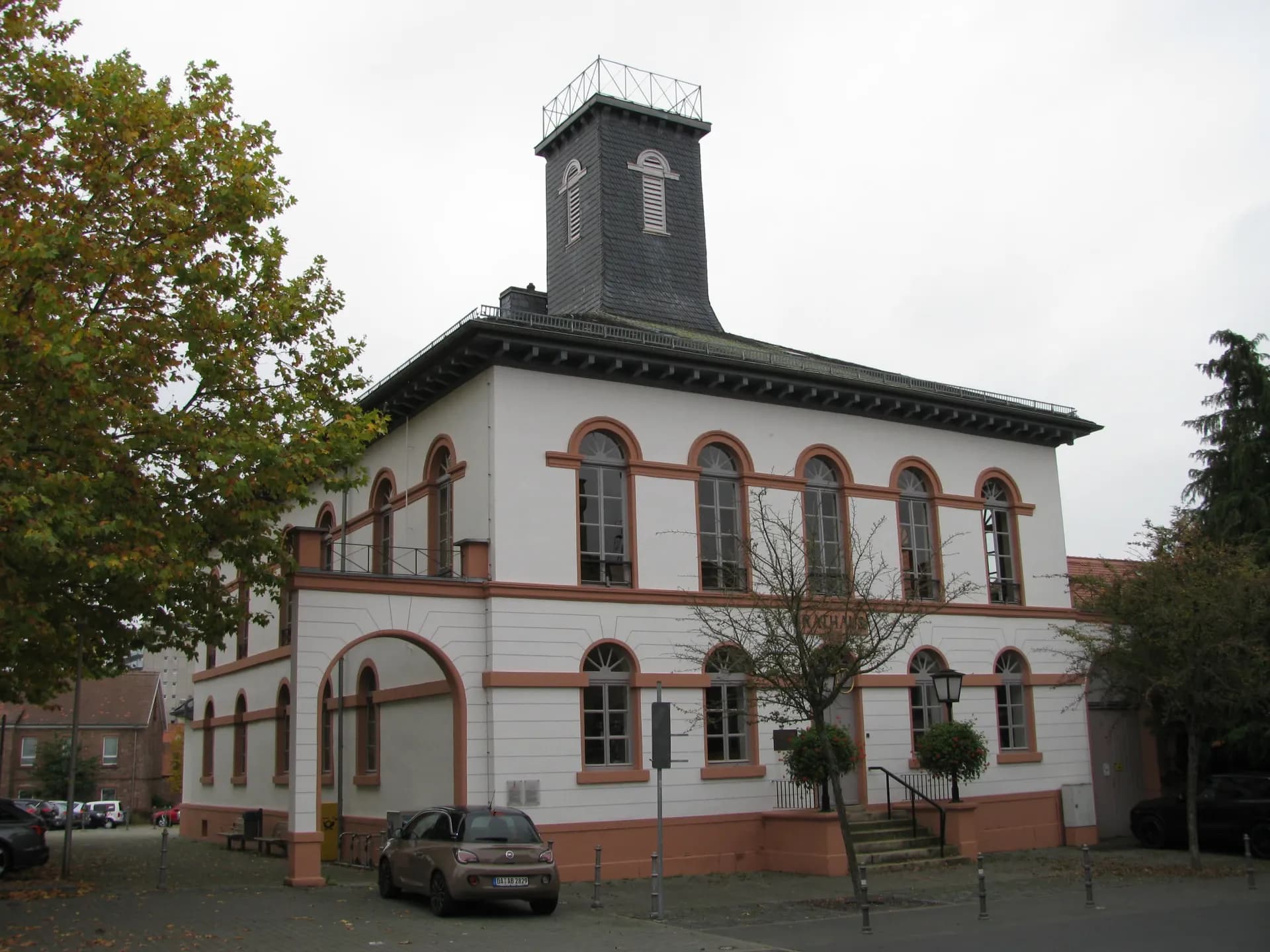 Altes Rathaus am Wilhelm-Leuschner-Platz in Langen