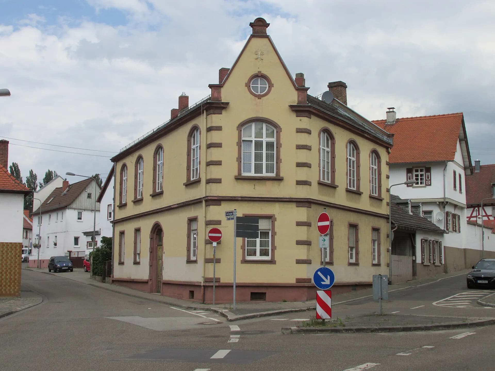 Altes Schulhaus Am Burghof in Frankfurt Bonames