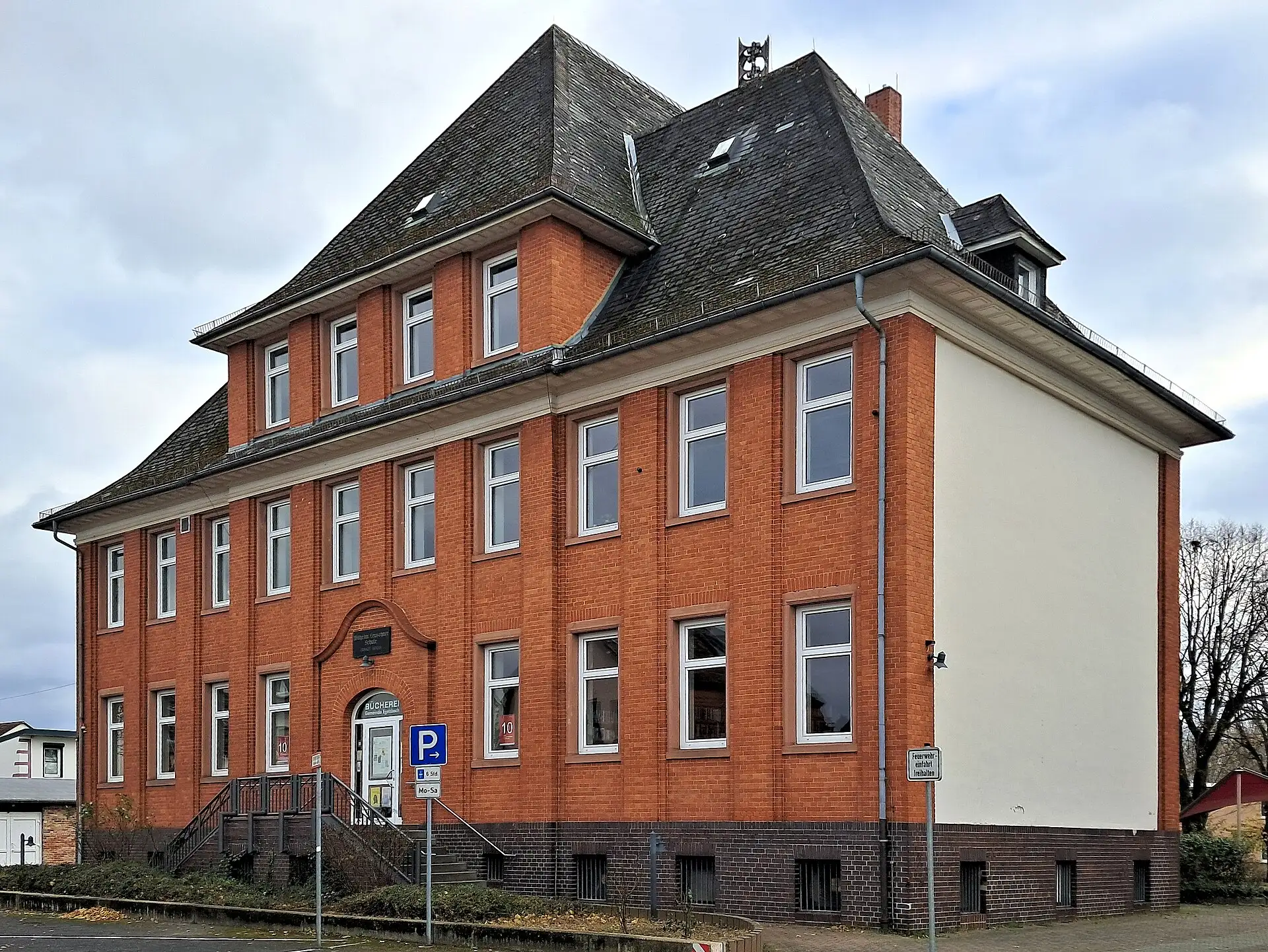 Altes Schulhaus in Egelsbach von der Straßenseite