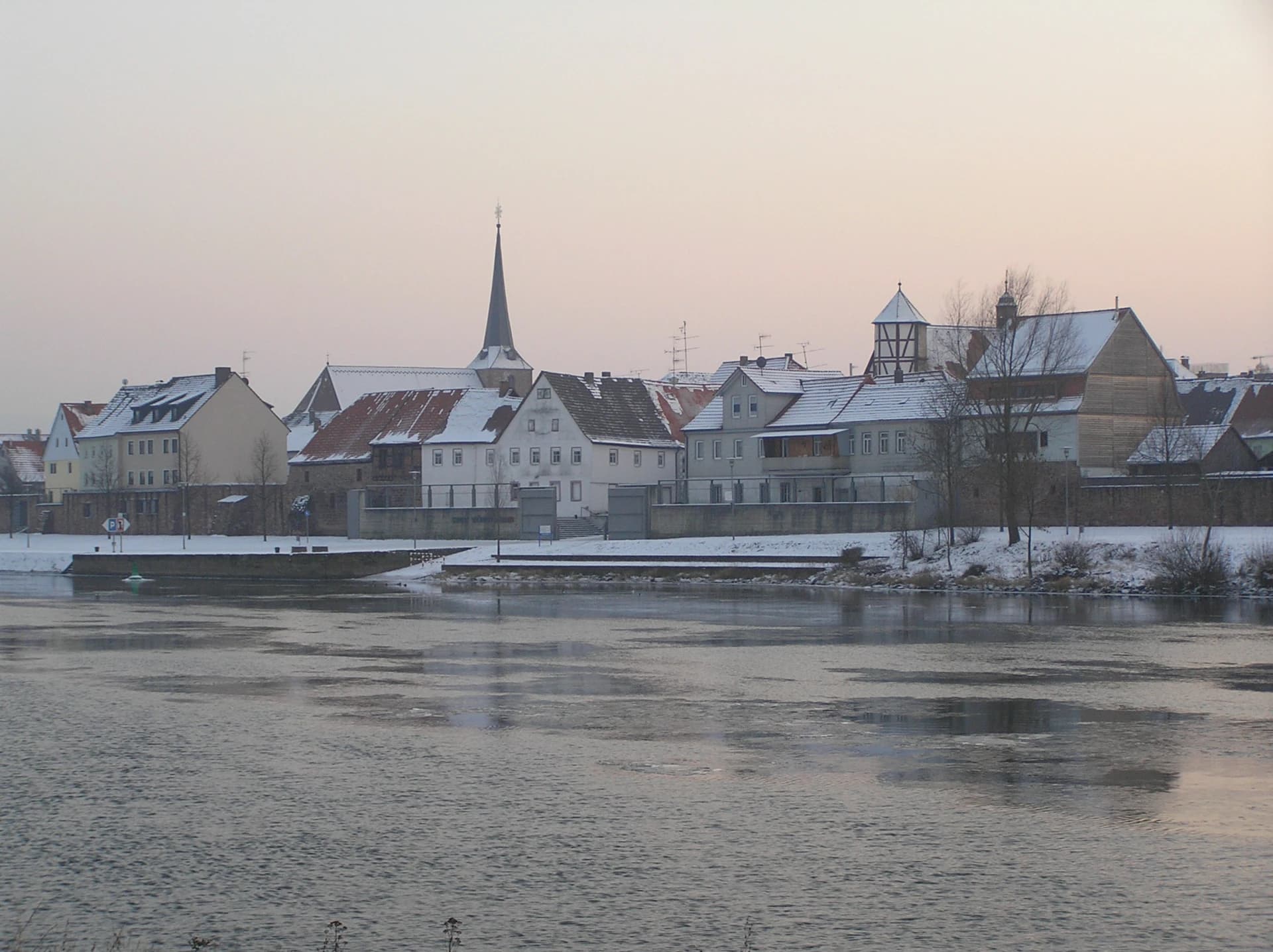 Altstadt am Main im Winter in Wörth am Main