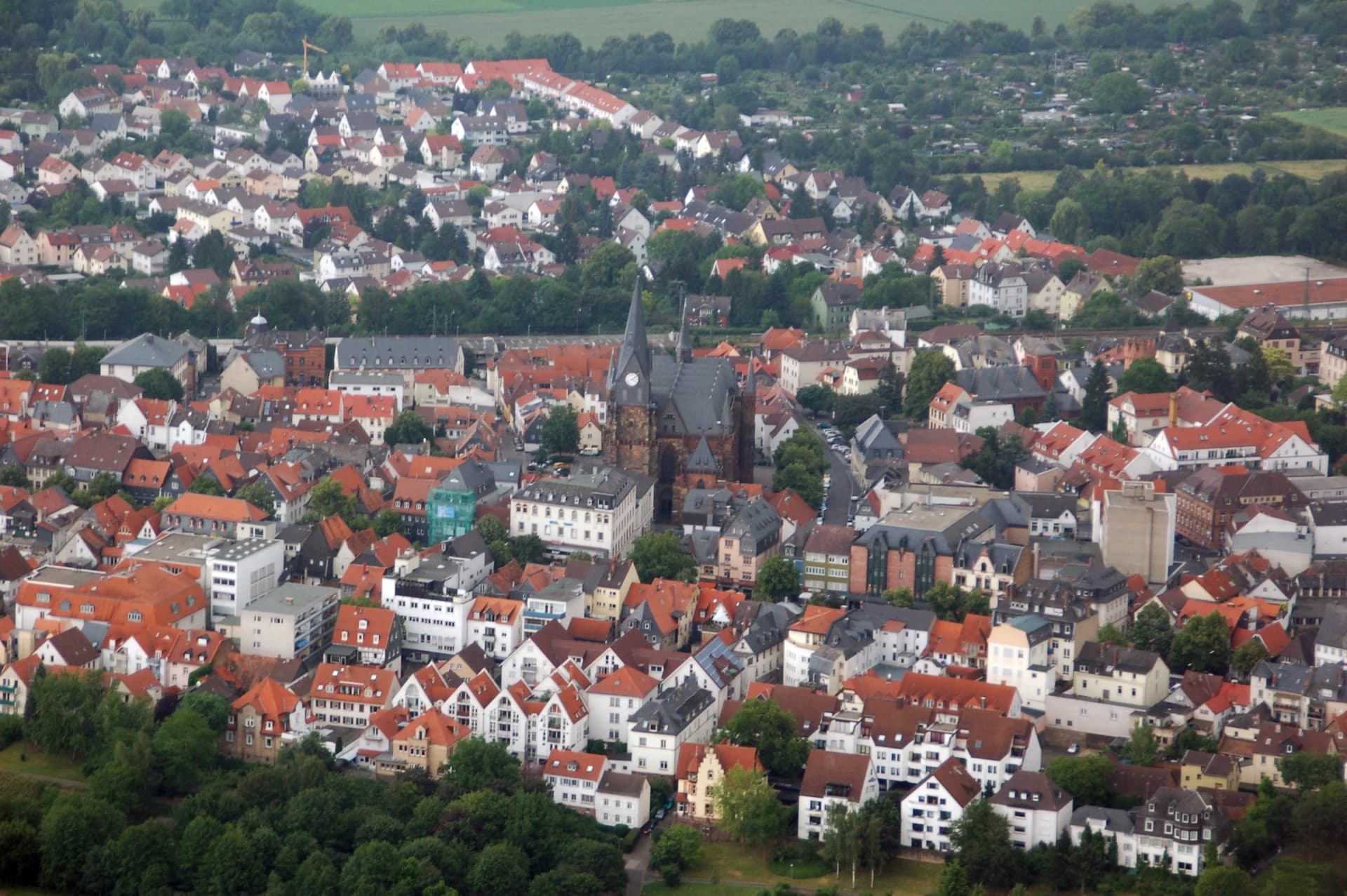 Luftbild der Altstadt mit Stadtkirche in Friedberg (Hessen)