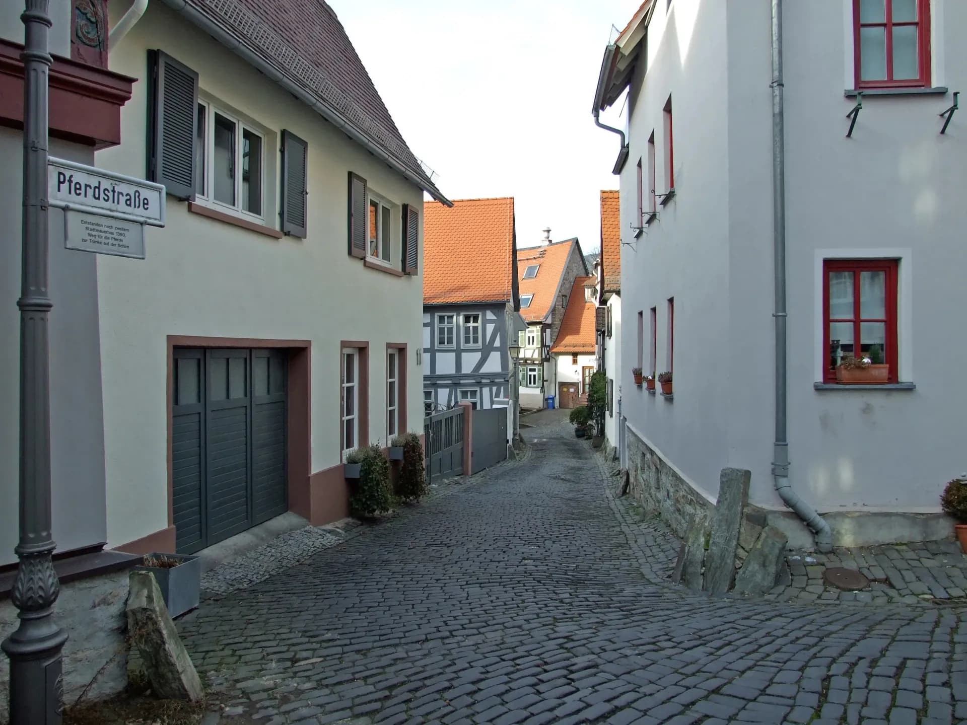 Gasse an der Pferdstraße in der Altstadt von Kronberg im Taunus