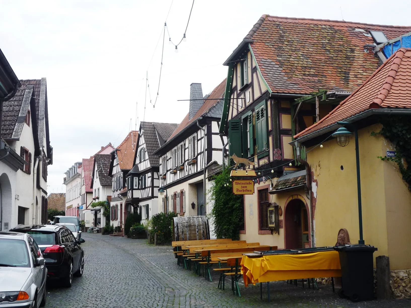 Altstadtgasse mit Fachwerkhäusern in Hochheim am Main