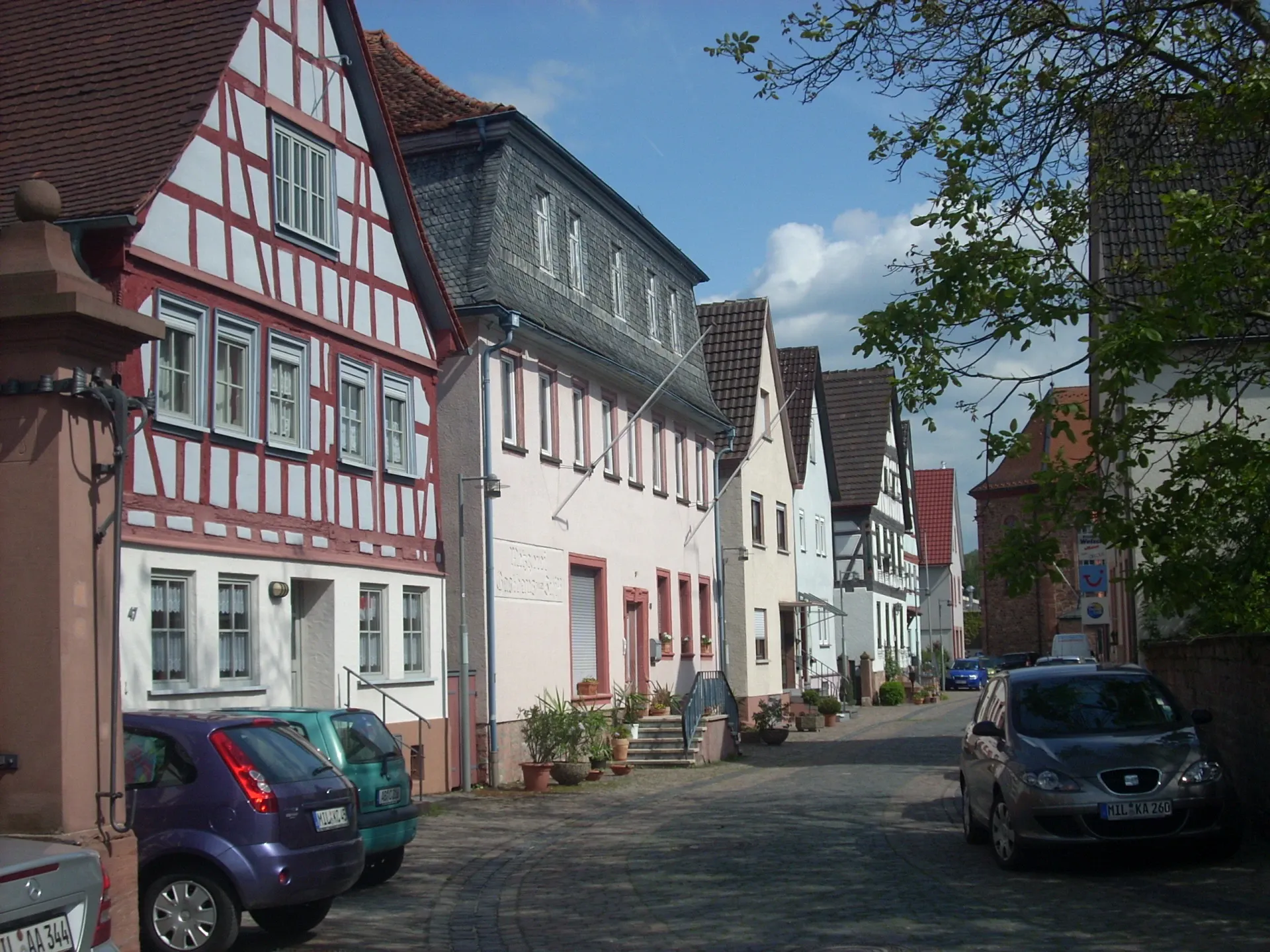 Altstadtgasse mit Fachwerkhäusern in Wörth am Main