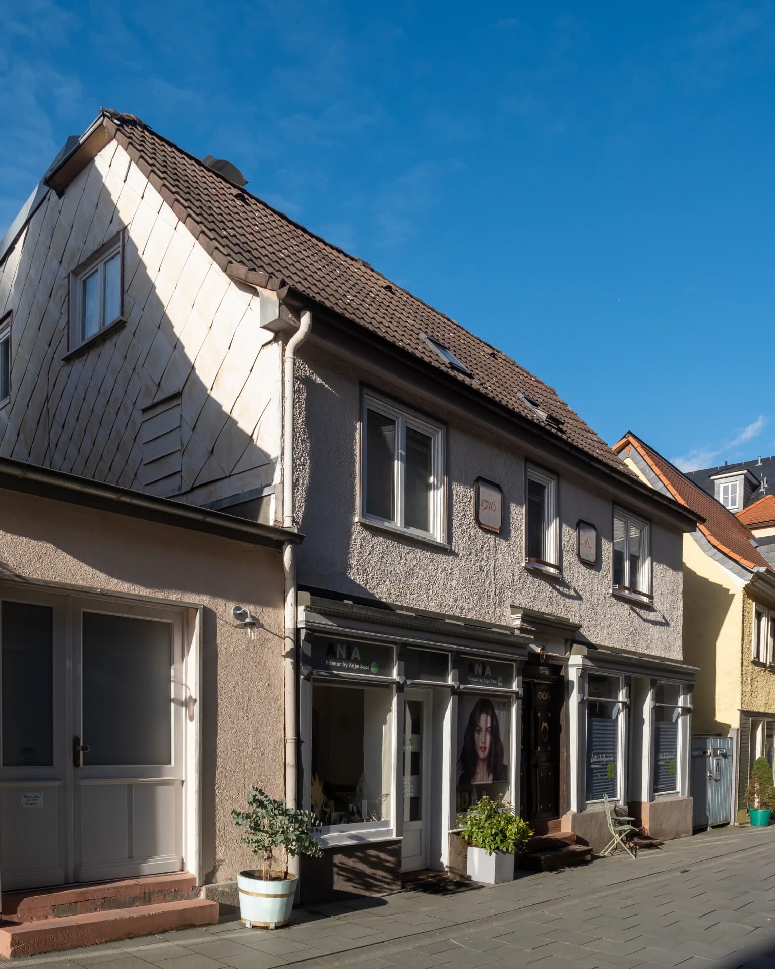 Altstadthäuser mit Ladengeschäften in der Waisenhausstraße in Bad Homburg