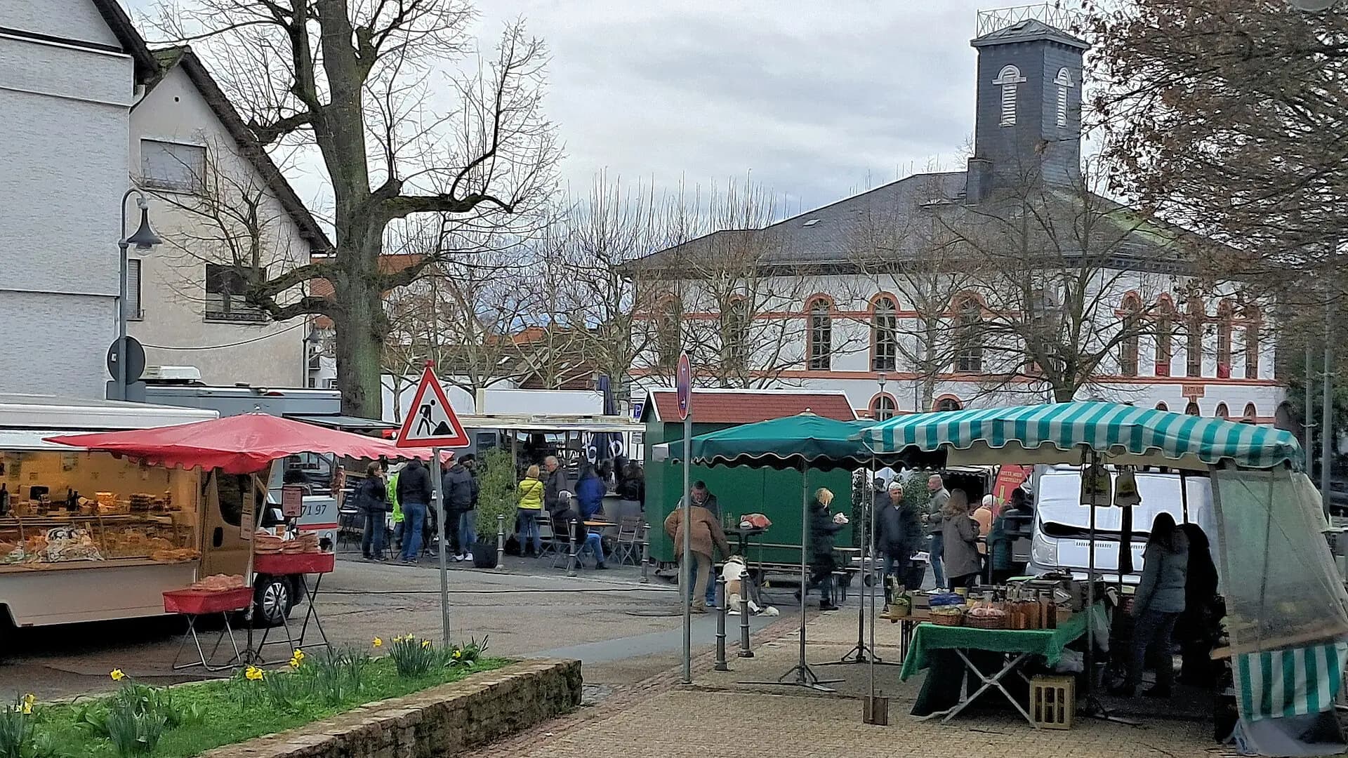 Marktstände am Altstadtmarkt in Langen