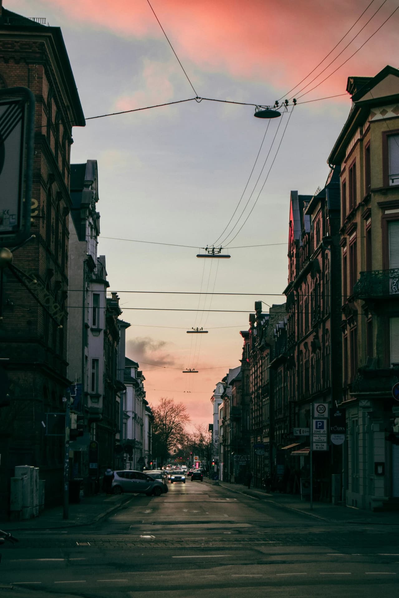 Altstadtstraße im Abendrot in Darmstadt