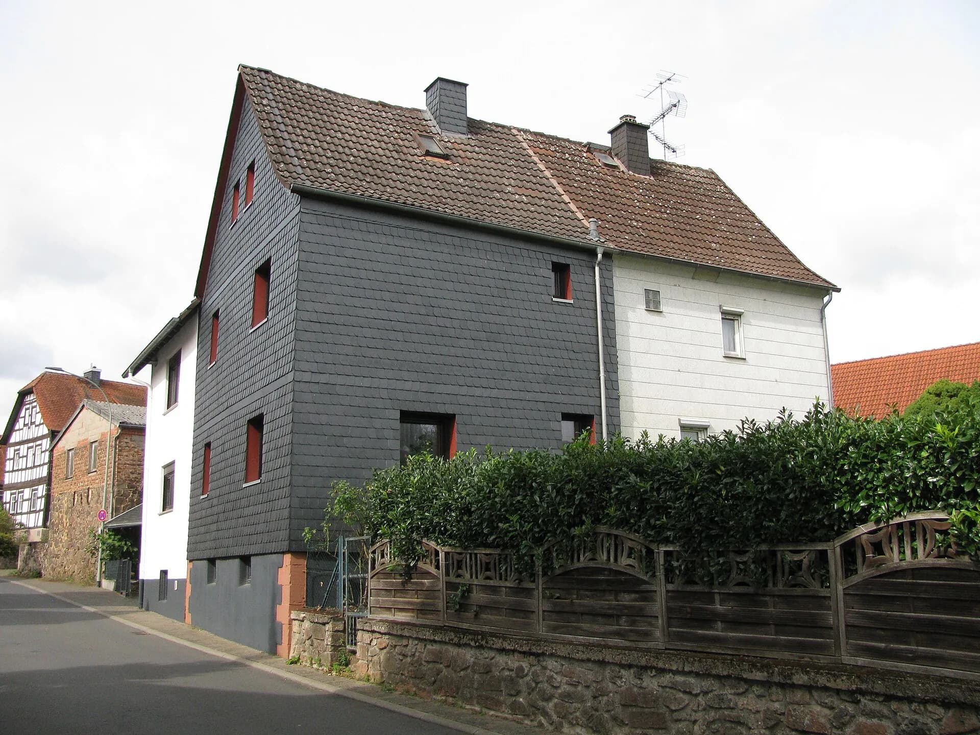 Wohnhäuser Beundehöfer Straße 1 und 3 in Ronneburg-Altwiedermus